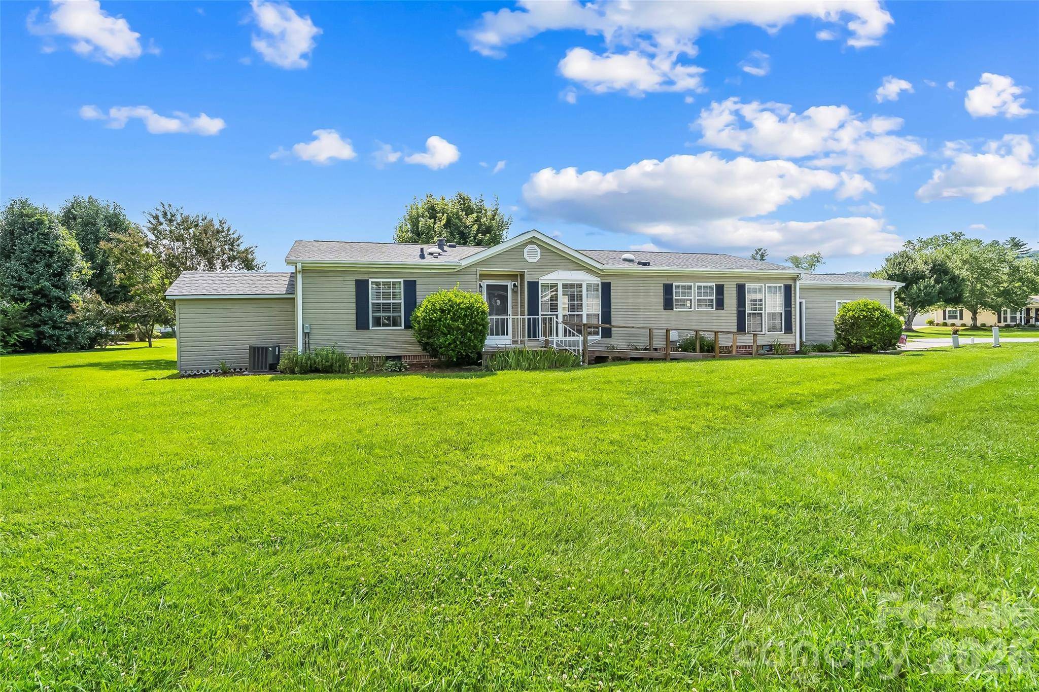 208 Red Birch CT, Hendersonville, NC 28739
