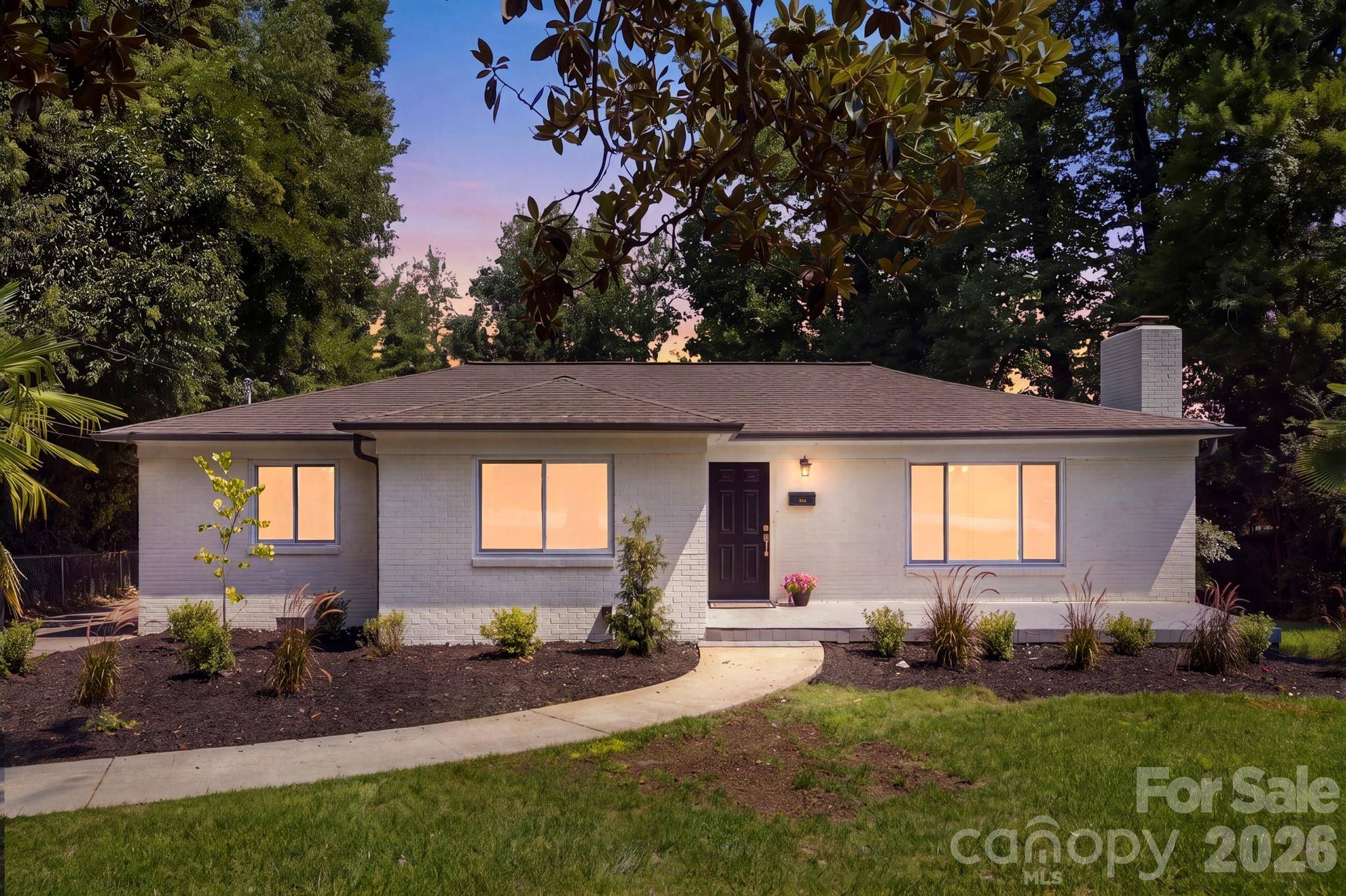 943 Hickory Nut ST, Charlotte, NC 28205