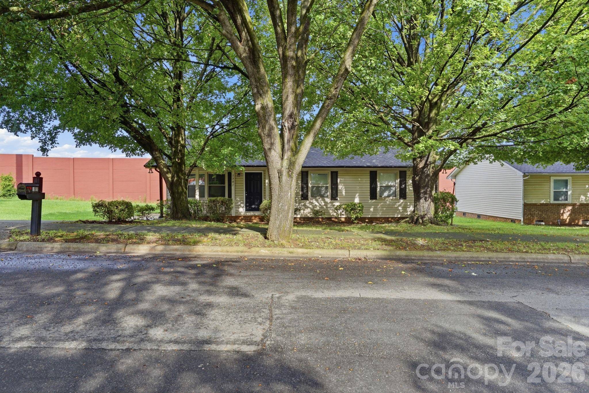 1501 Whisnant ST, Charlotte, NC 28206