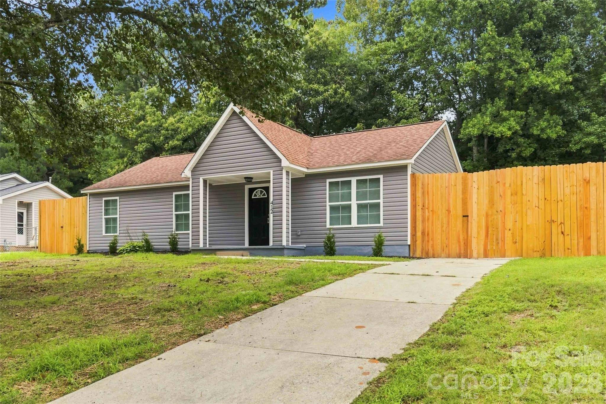 412 E Mclelland AVE, Mooresville, NC 28115