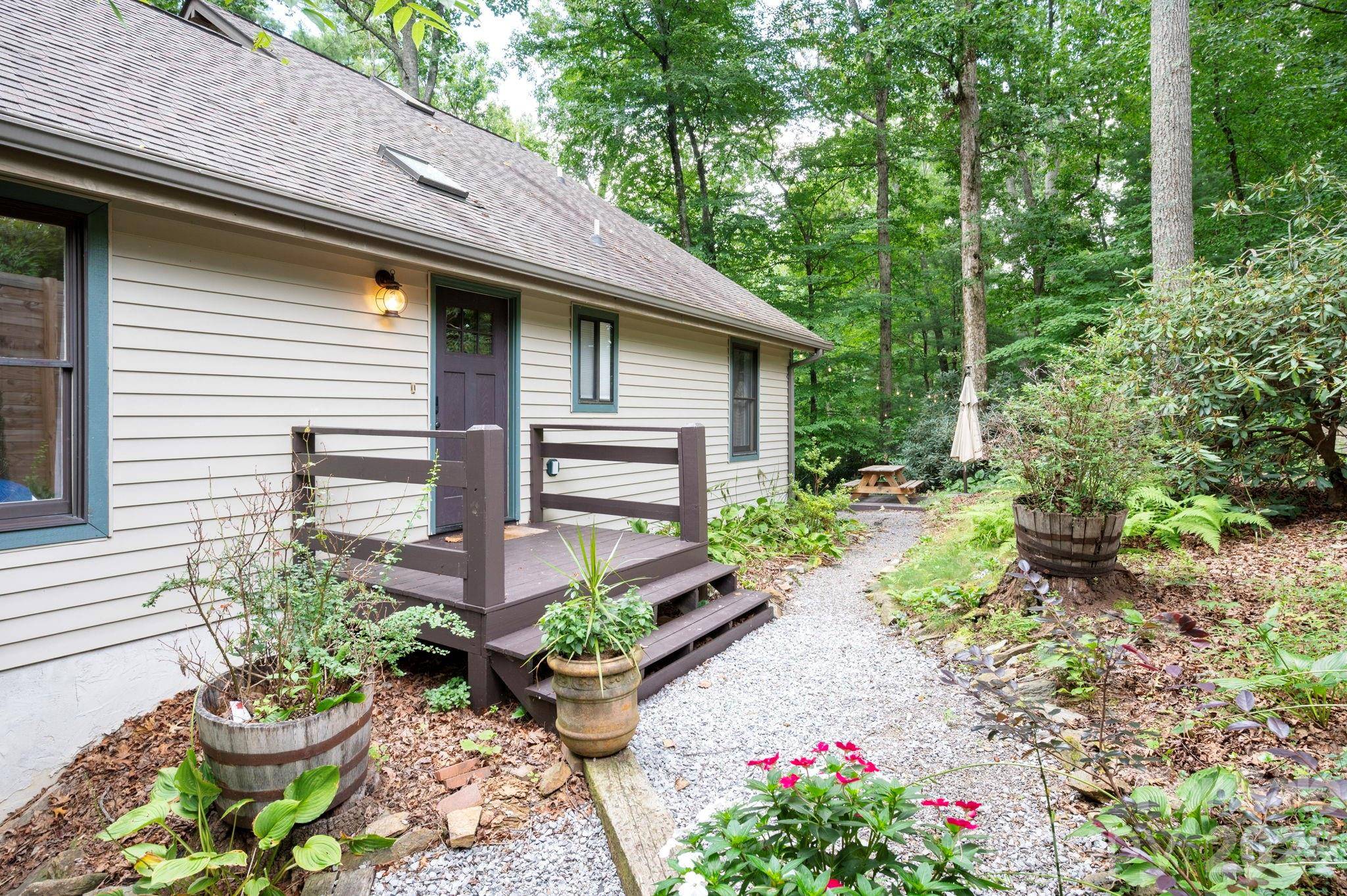232 Ladson Spring TRL, Mills River, NC 28759