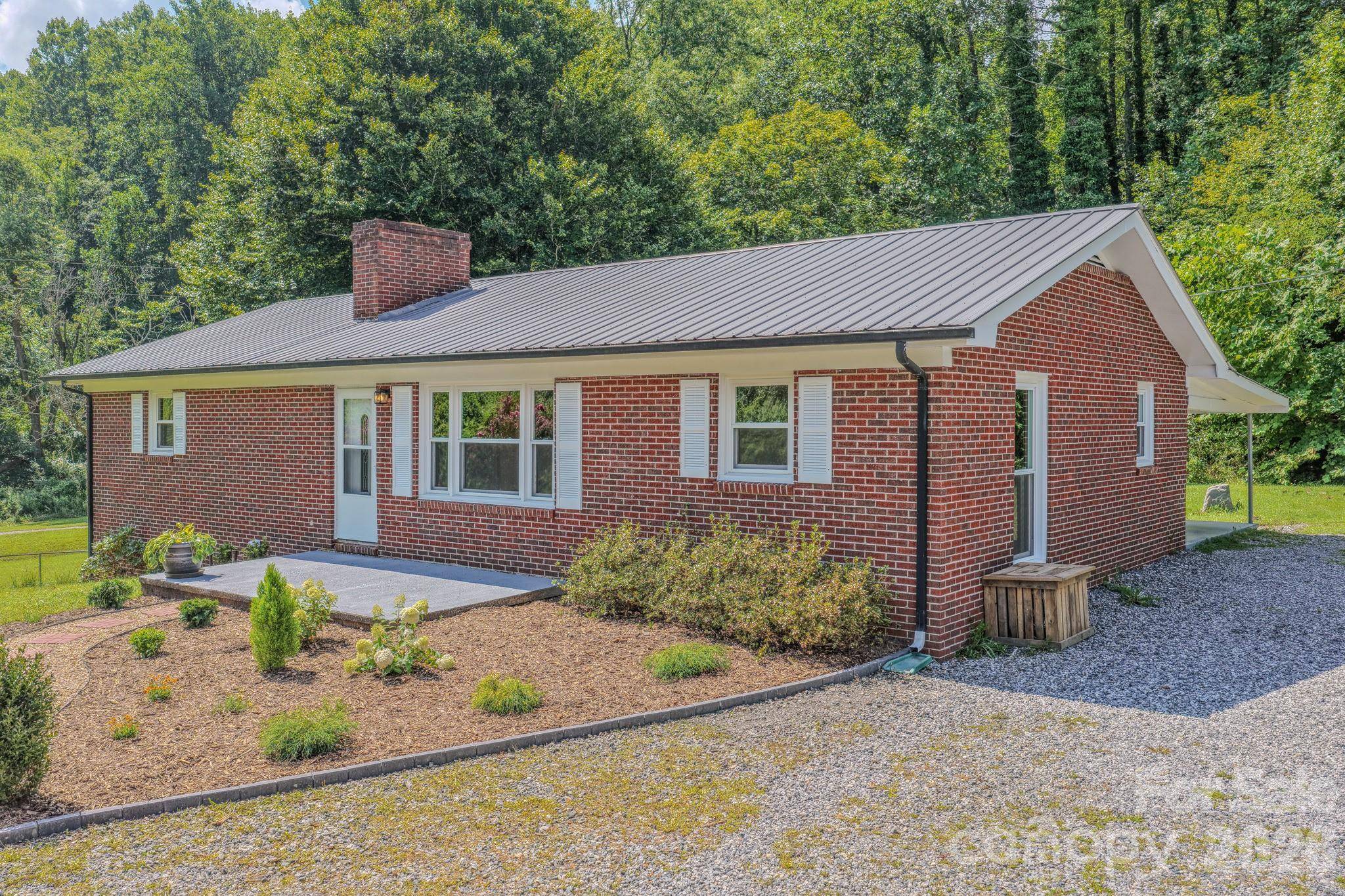 8525 US 25/70 HWY, Marshall, NC 28753