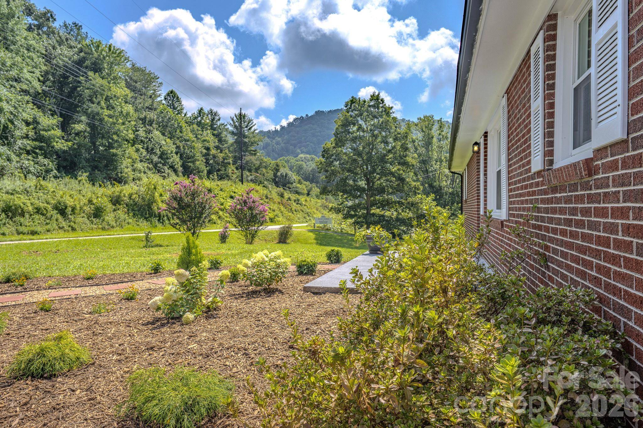 8525 US 25/70 HWY, Marshall, NC 28753