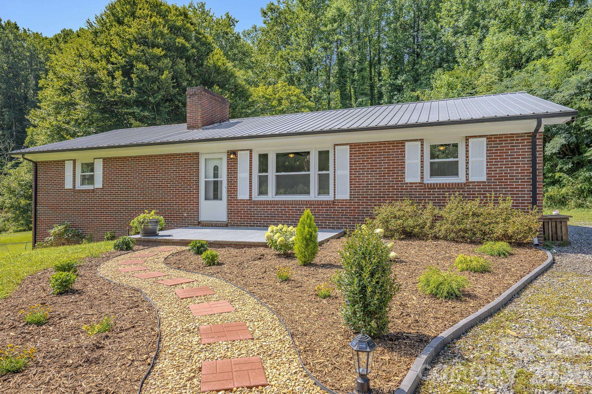 8525 US 25/70 HWY, Marshall, NC 28753
