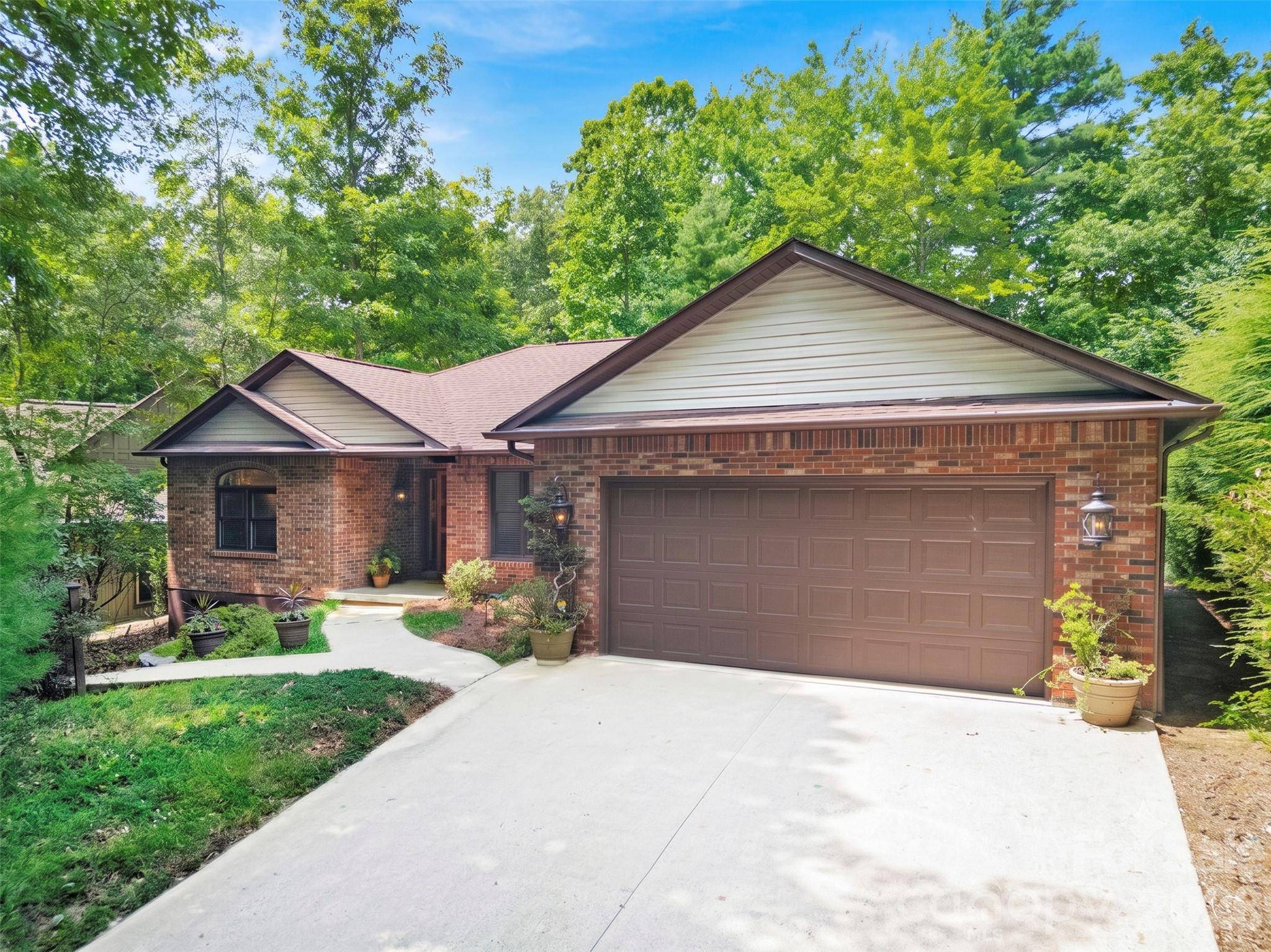 542 Soquili DR, Brevard, NC 28712