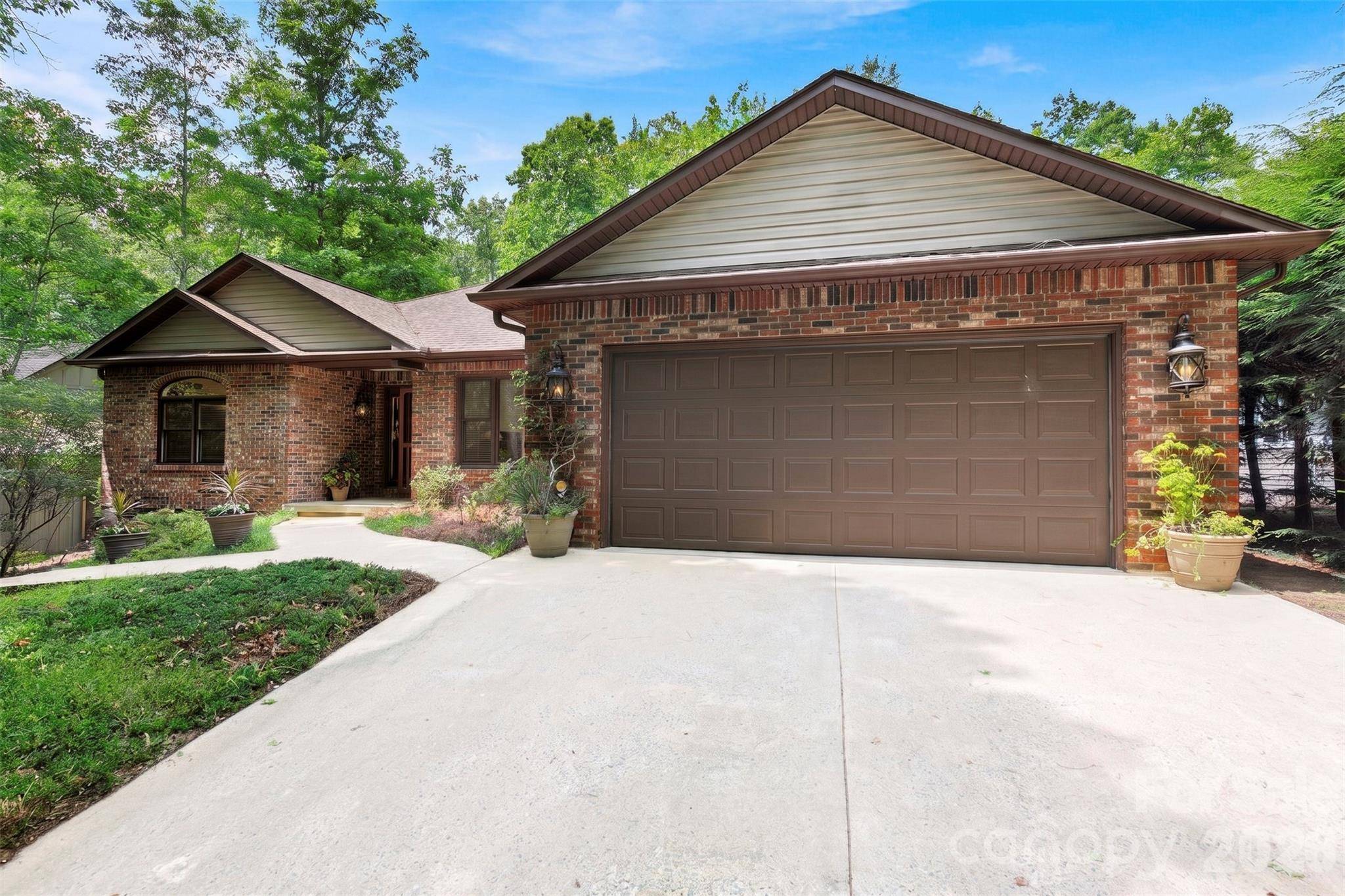 542 Soquili DR, Brevard, NC 28712