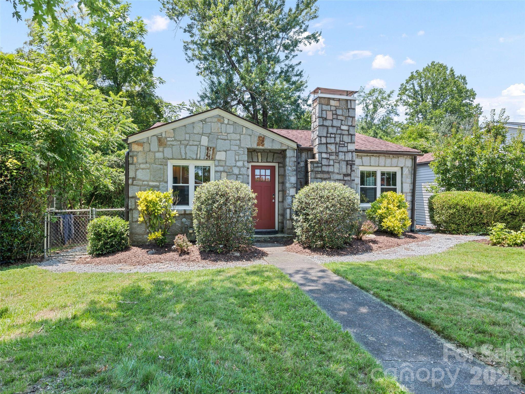 1909 Arlington PL, Hendersonville, NC 28791