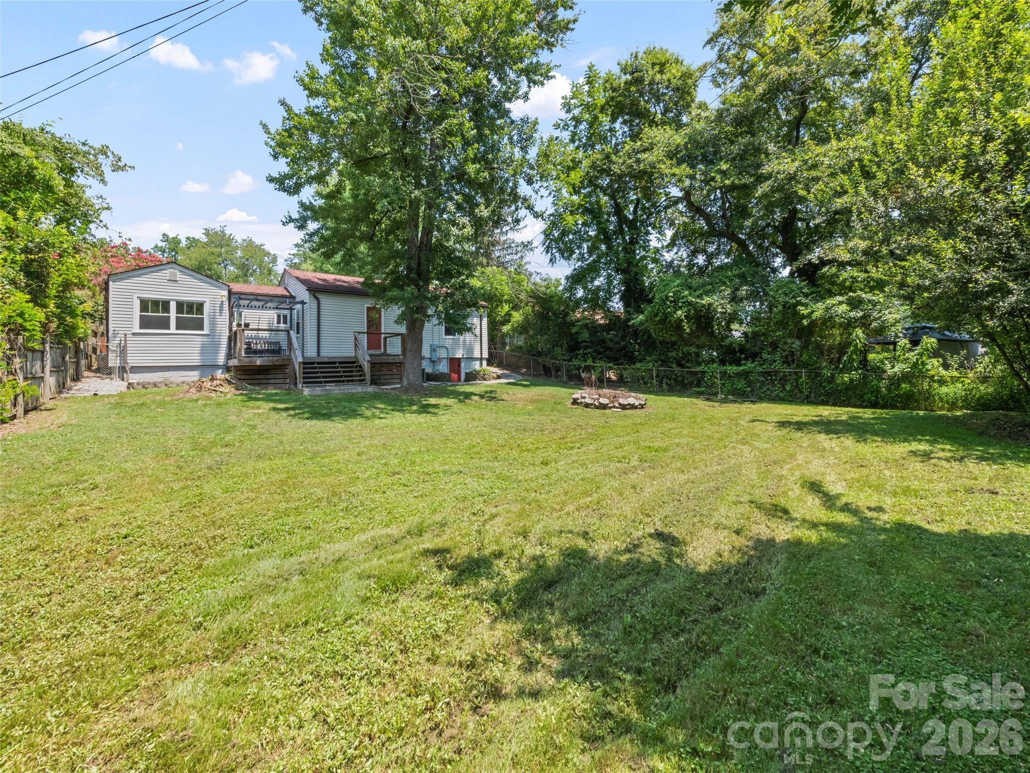 1909 Arlington PL, Hendersonville, NC 28791