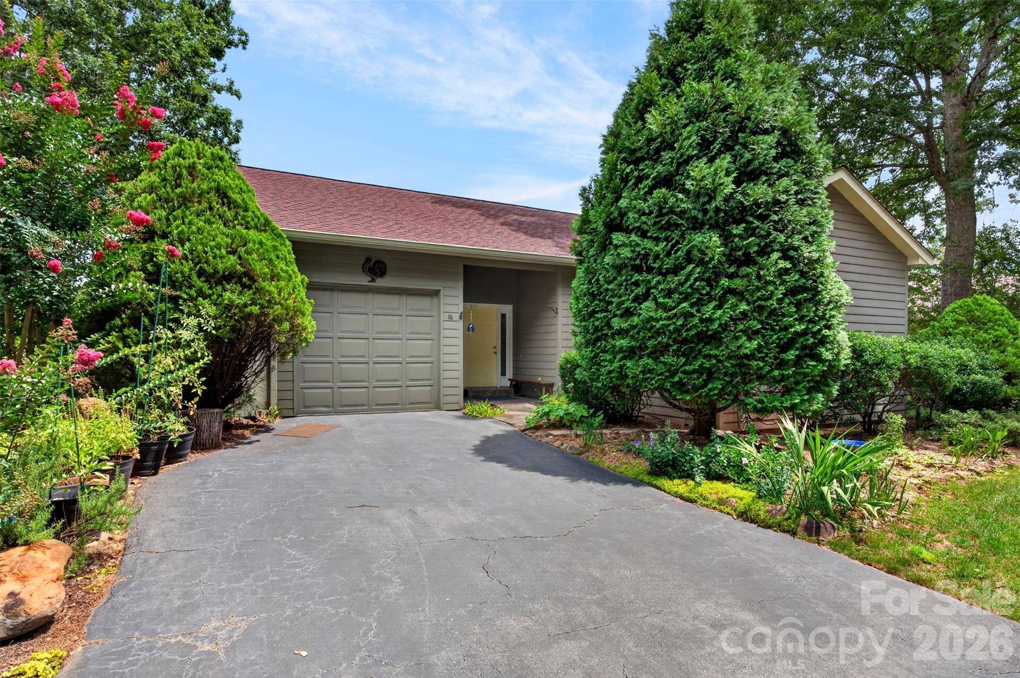 16 Spring Hollow CIR, Asheville, NC 28805