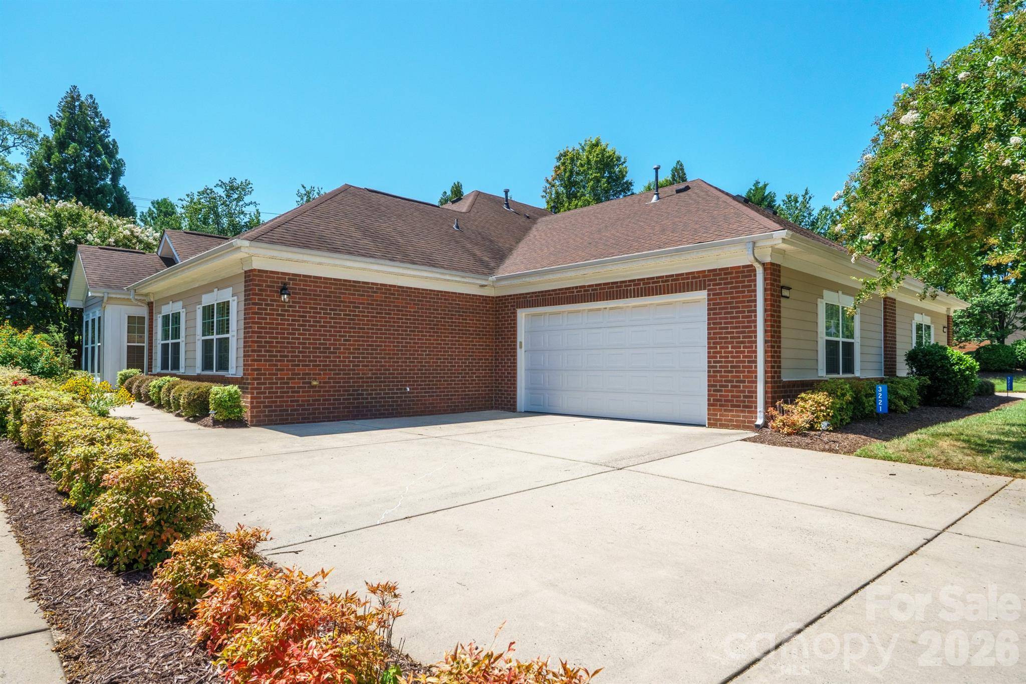 3221 Abbey Walk LN, Matthews, NC 28105
