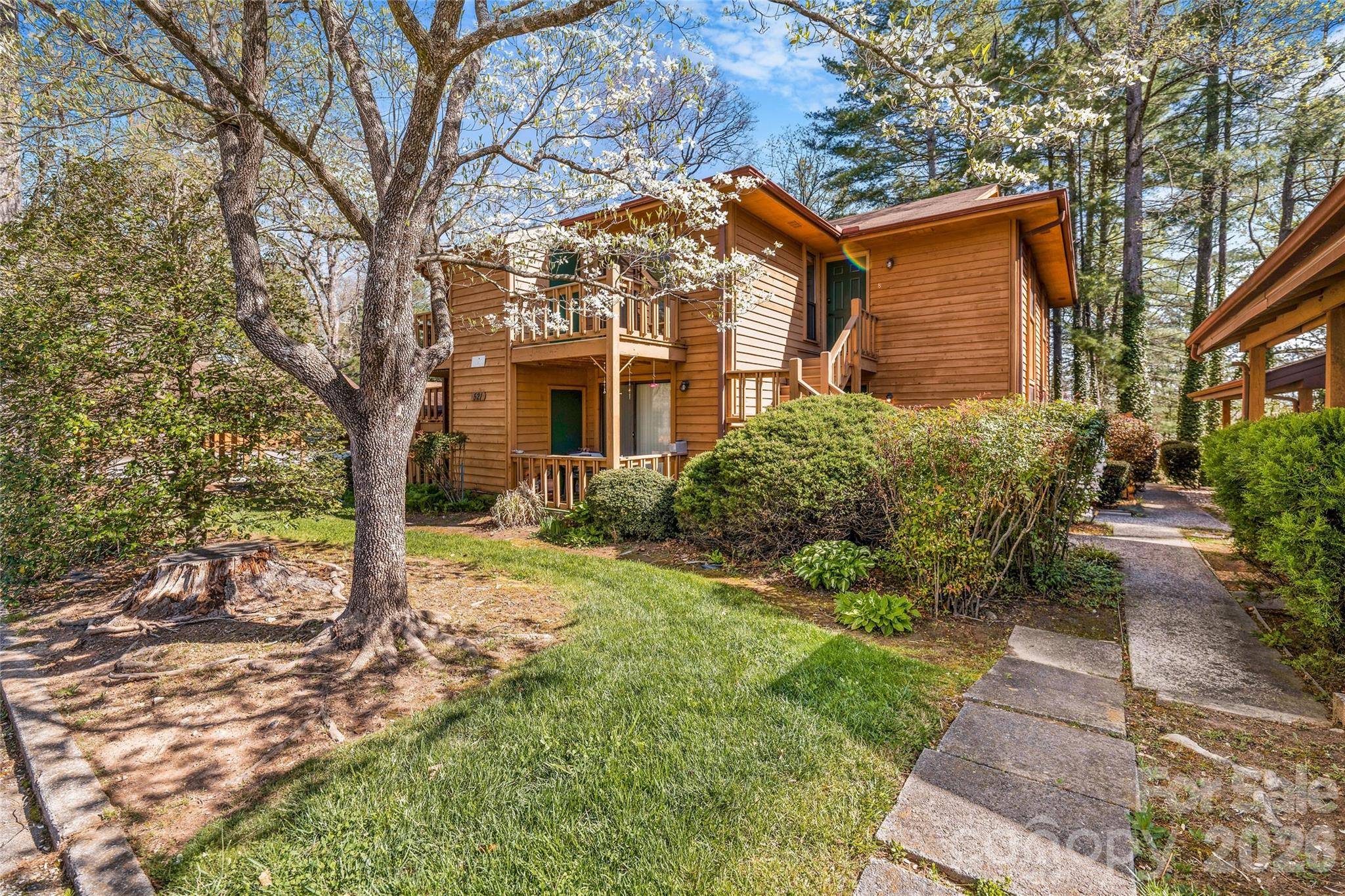 521 Courtwood LN #8, Hendersonville, NC 28739
