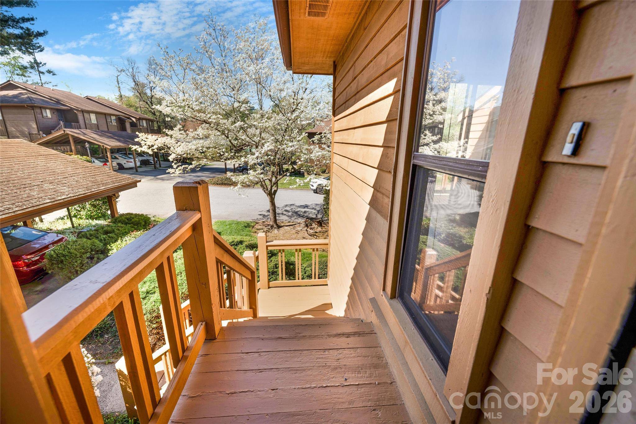 521 Courtwood LN #8, Hendersonville, NC 28739