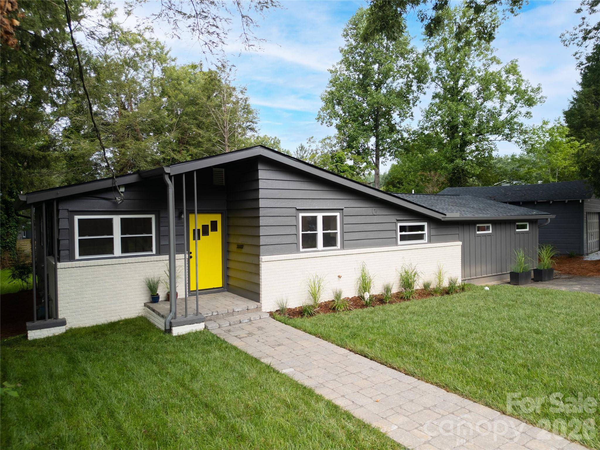 228 Grove ST, Brevard, NC 28712