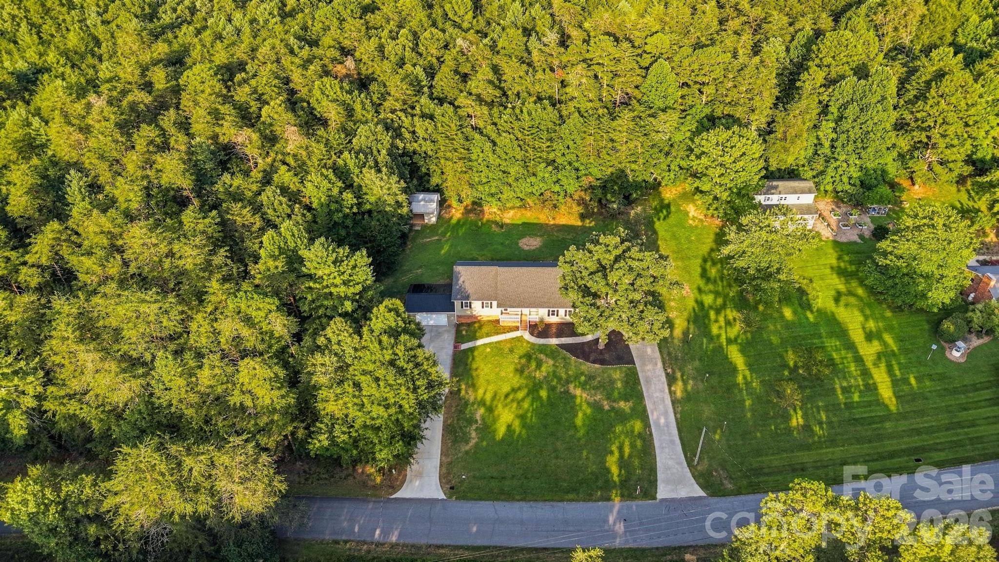 136 Cook LN, Hickory, NC 28601