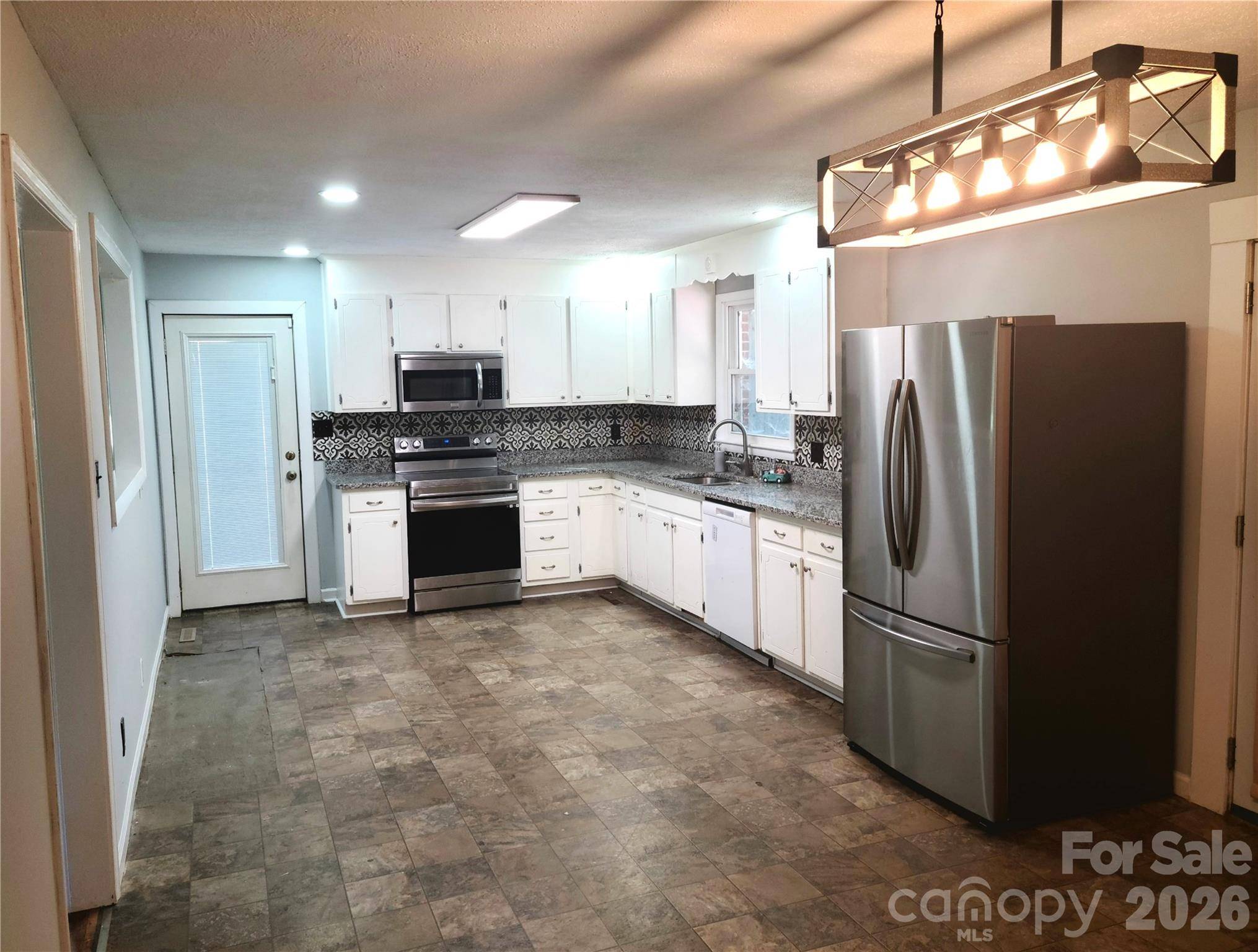 2230 Kenwood DR, Kannapolis, NC 28081