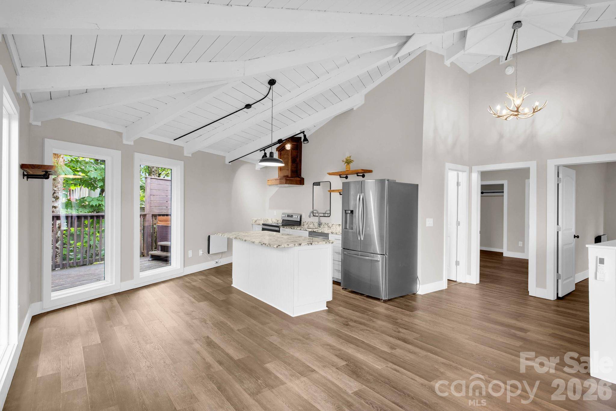 119 Beechwood LN, Beech Mountain, NC 28604