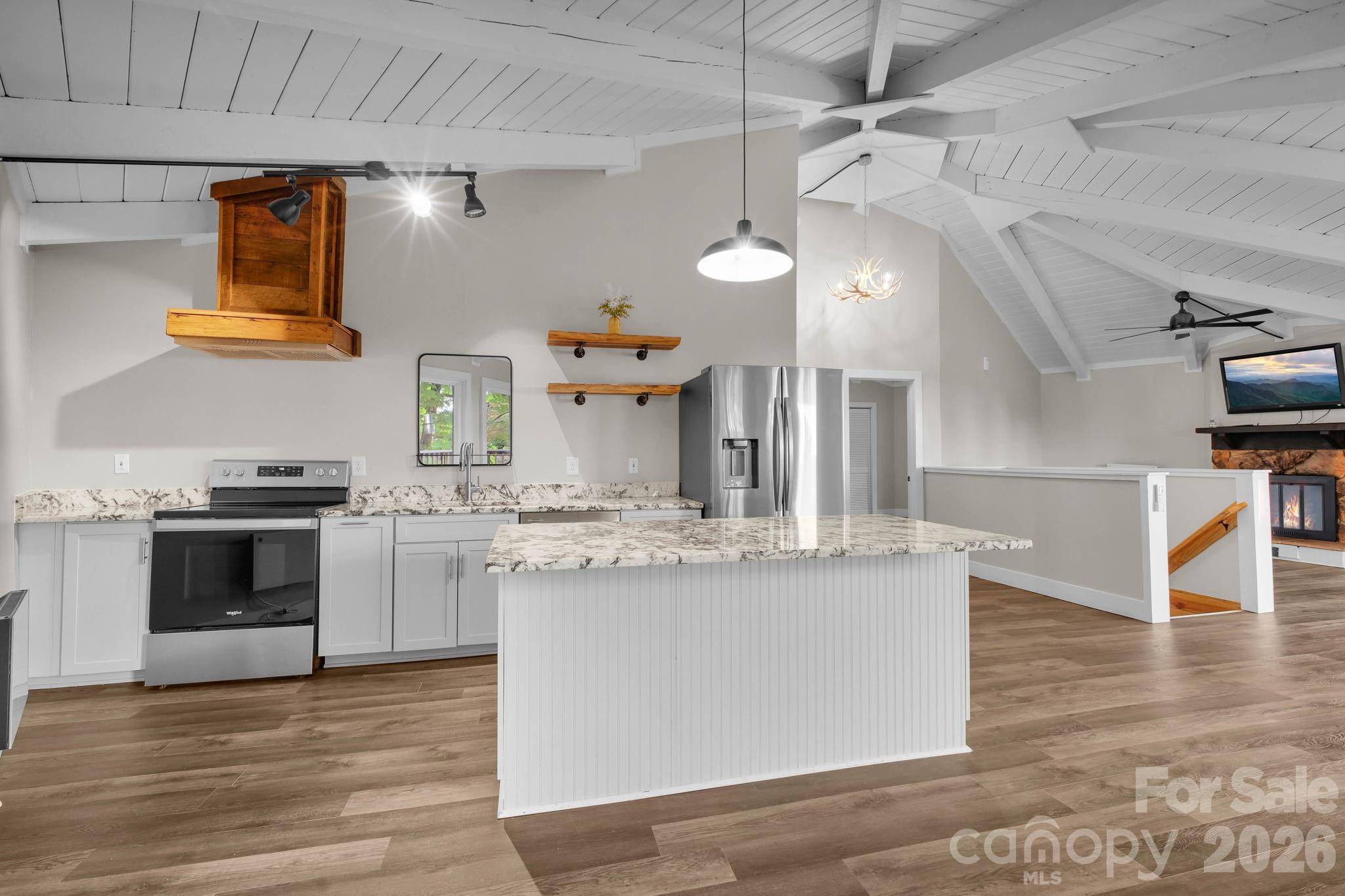 119 Beechwood LN, Beech Mountain, NC 28604