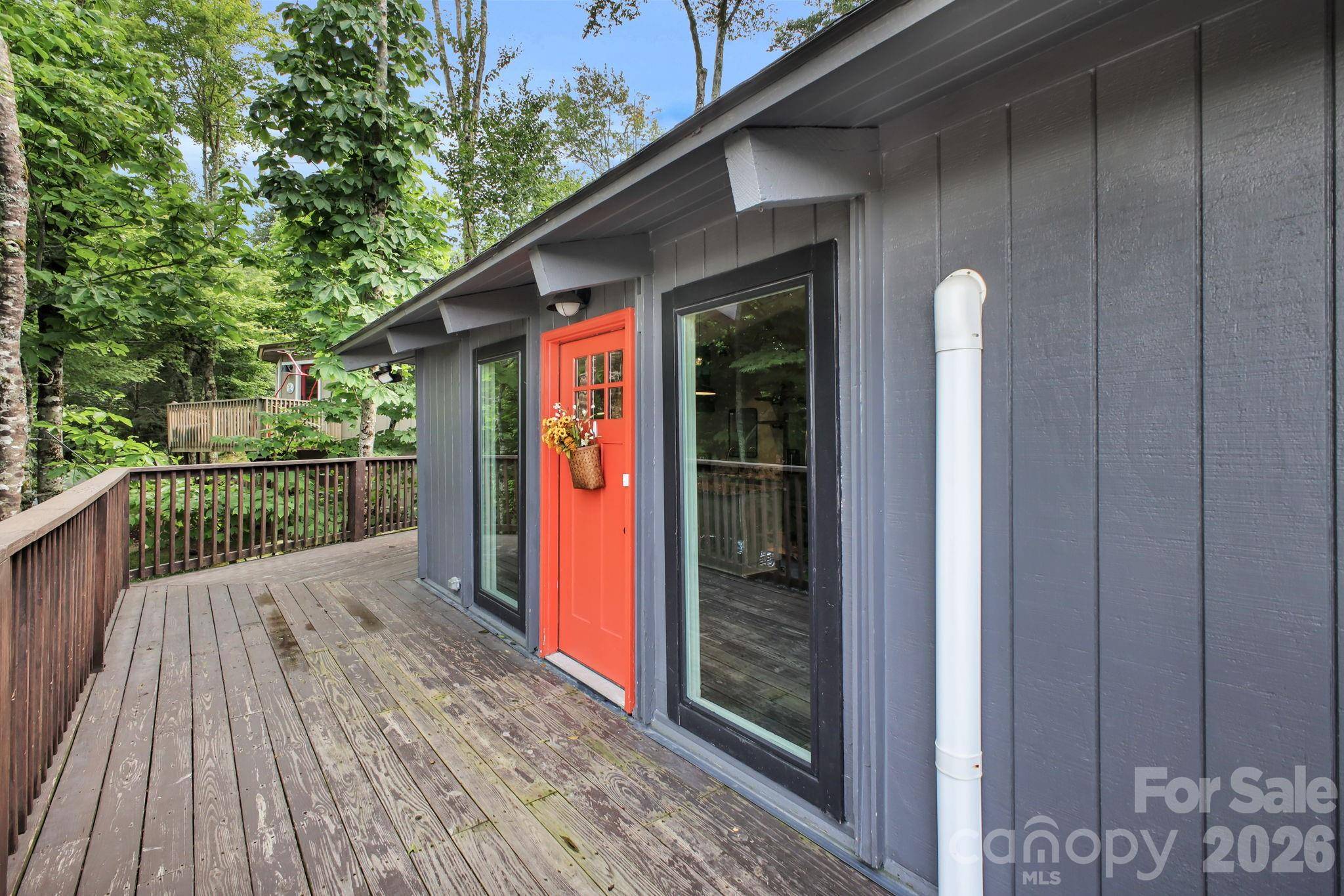 119 Beechwood LN, Beech Mountain, NC 28604