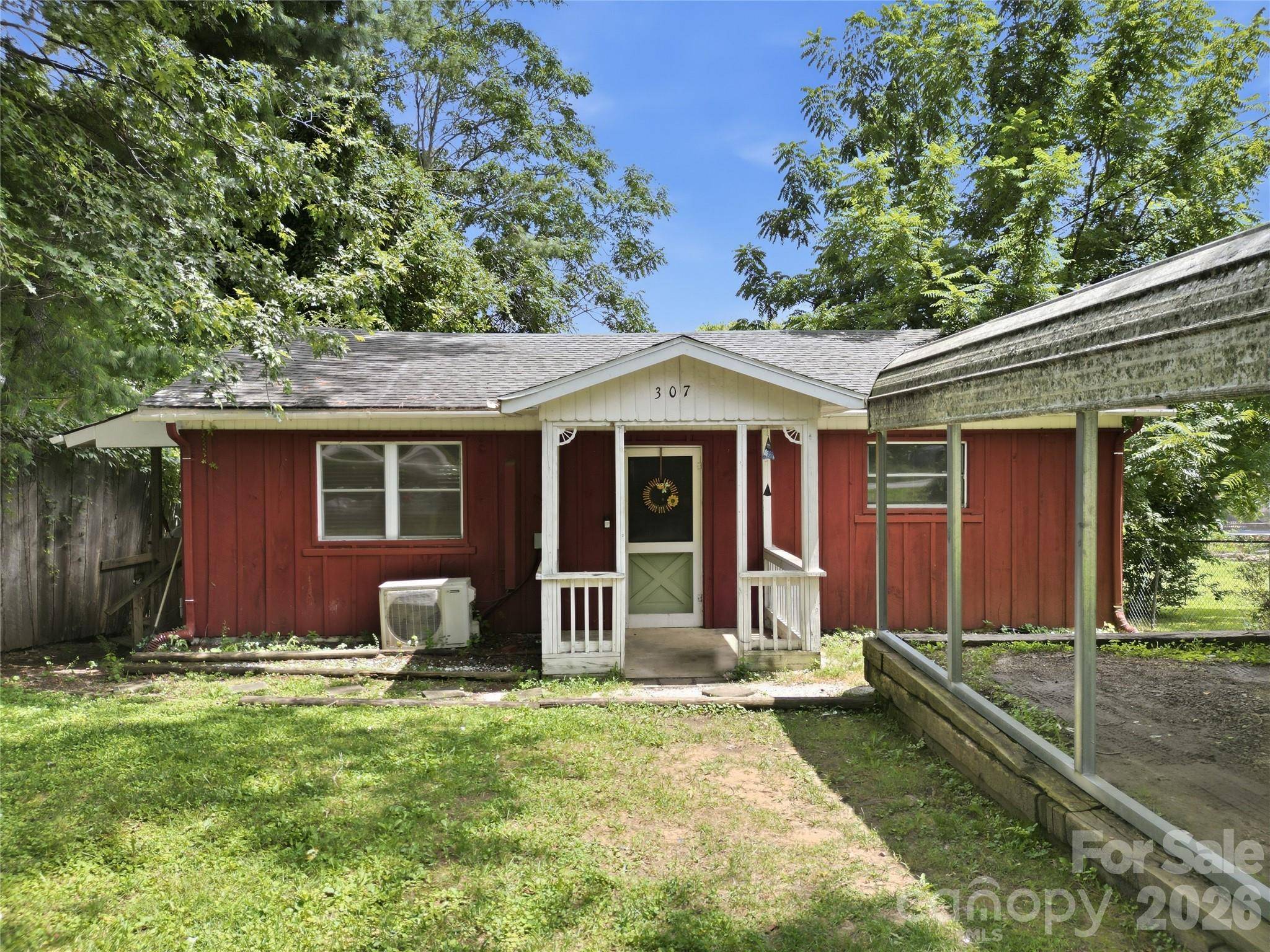 307 Beverly AVE, Hendersonville, NC 28792