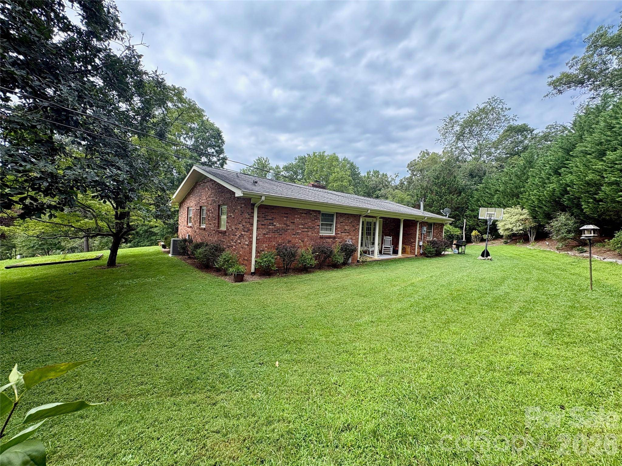 11 Thornberry DR, Alexander, NC 28701