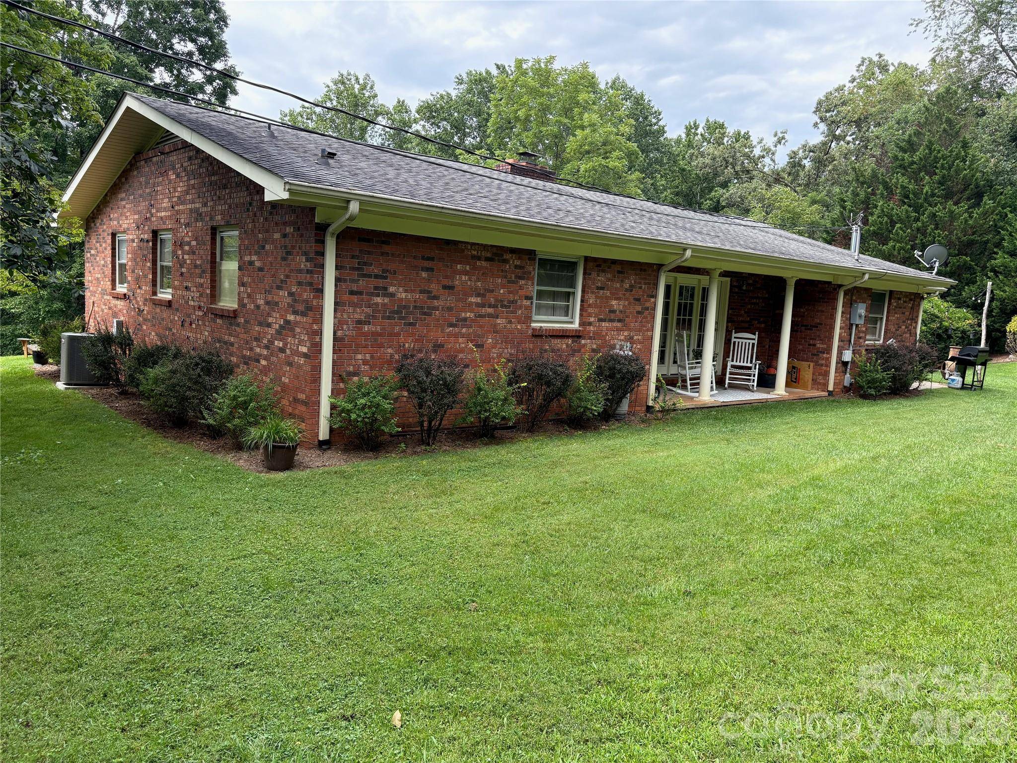 11 Thornberry DR, Alexander, NC 28701