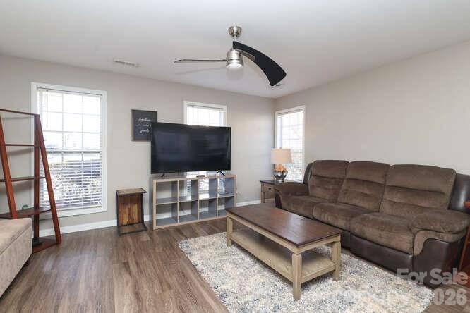 1109 Triece LN, Charlotte, NC 28215