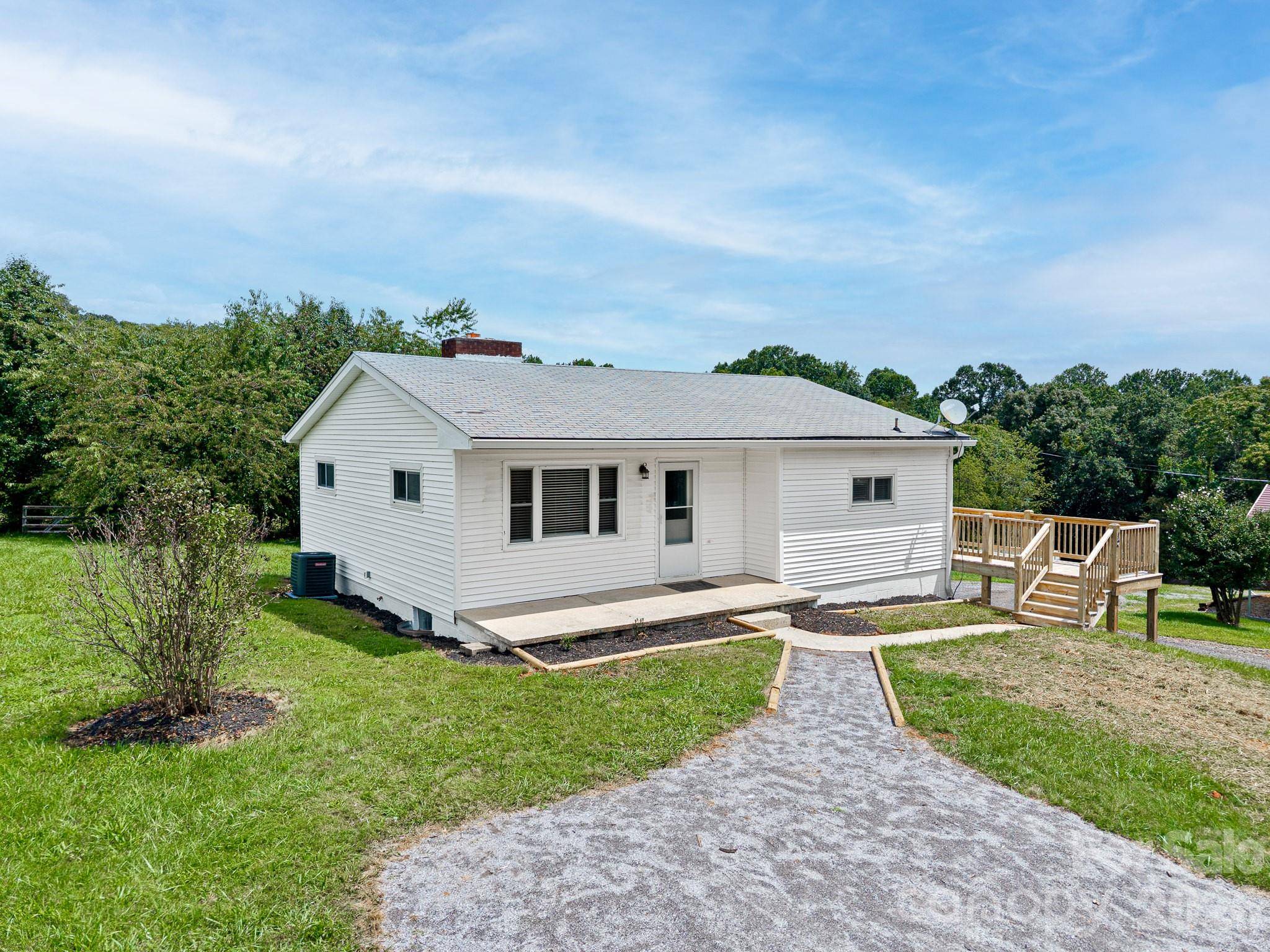 12 Baker RD, Asheville, NC 28806