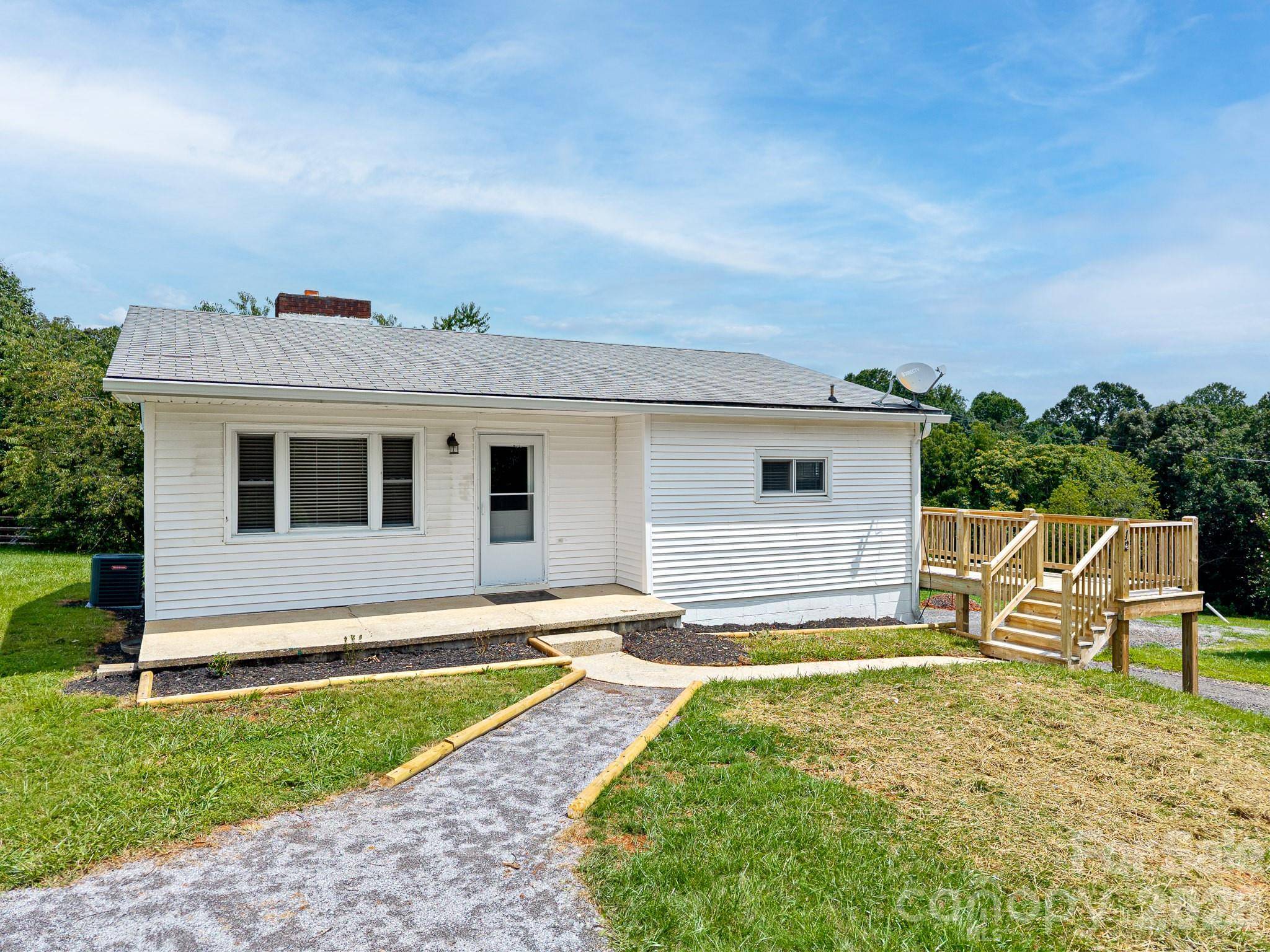 12 Baker RD, Asheville, NC 28806