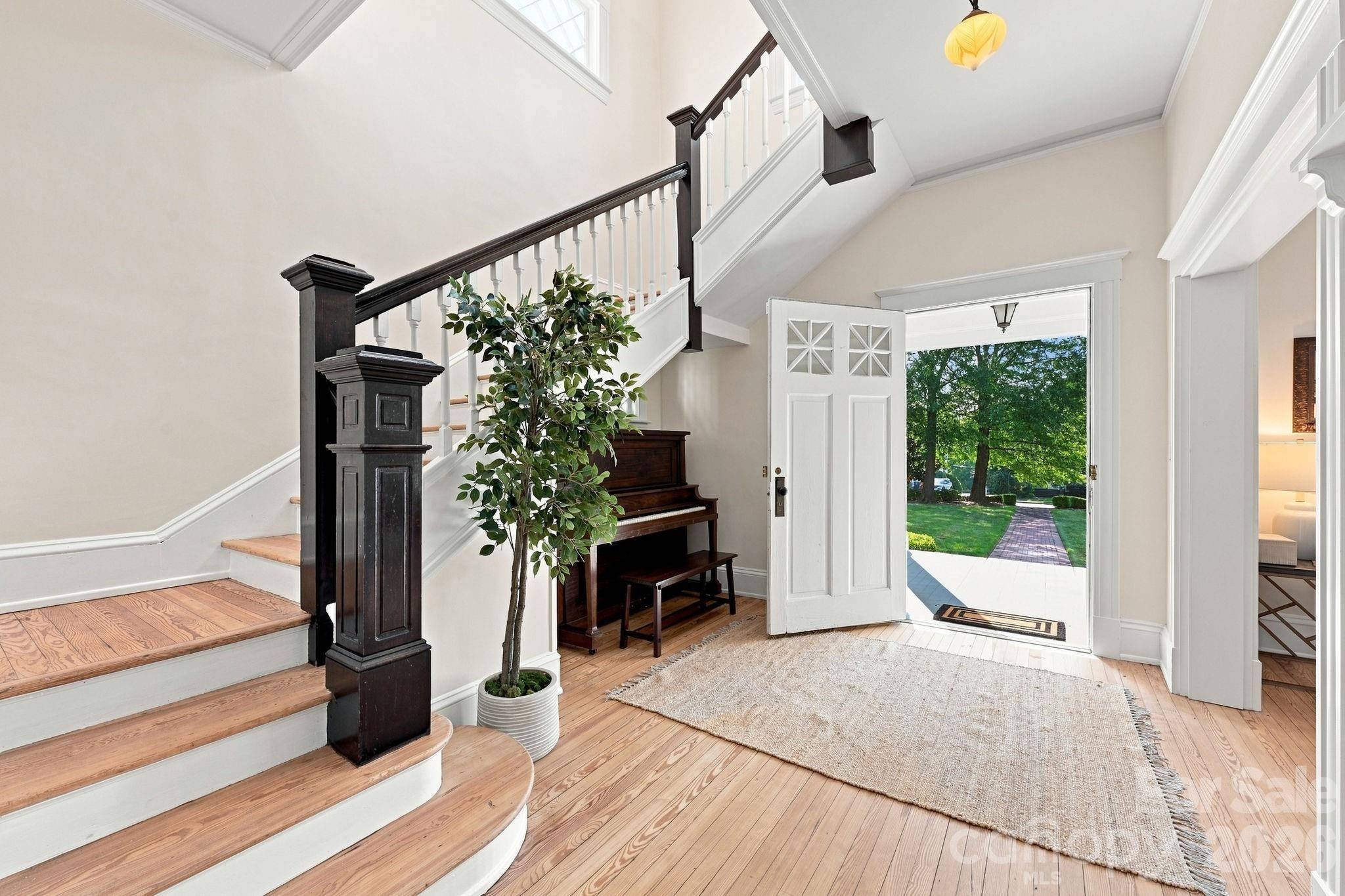 559 N Main ST, Davidson, NC 28036