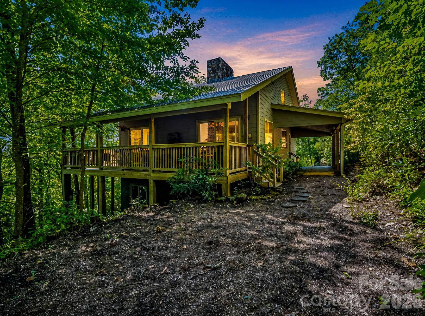 366 Summer Haven RD, Swannanoa, NC 28778