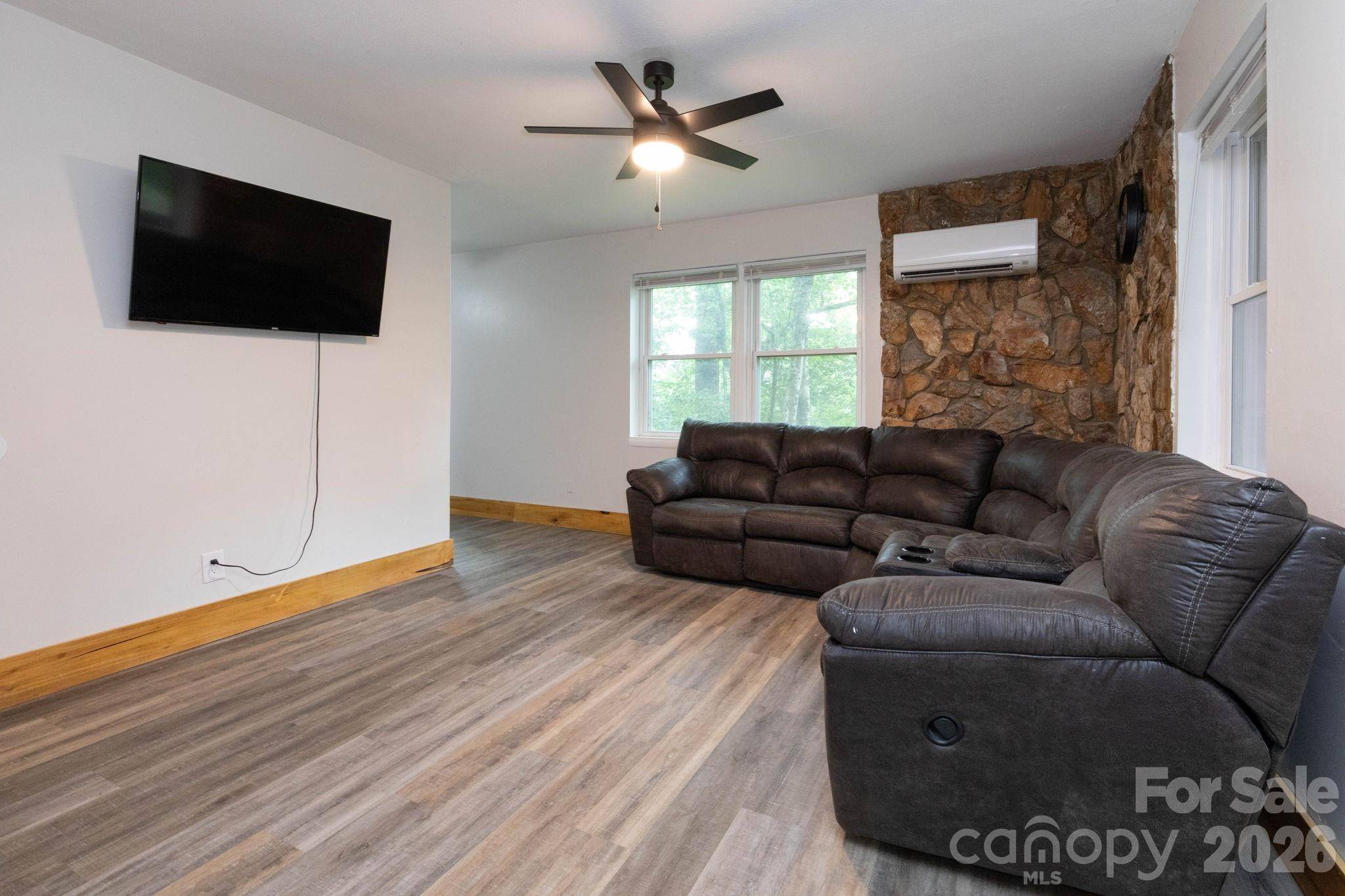 210 Sunset Farm RD, Whittier, NC 28789