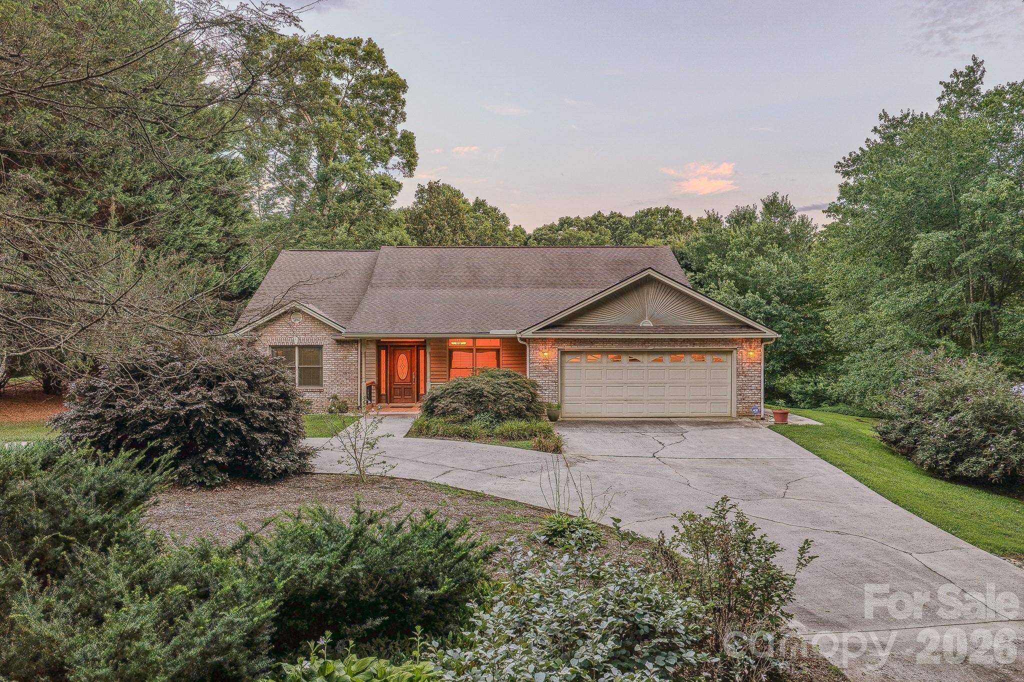 5 Kari CIR, Candler, NC 28715