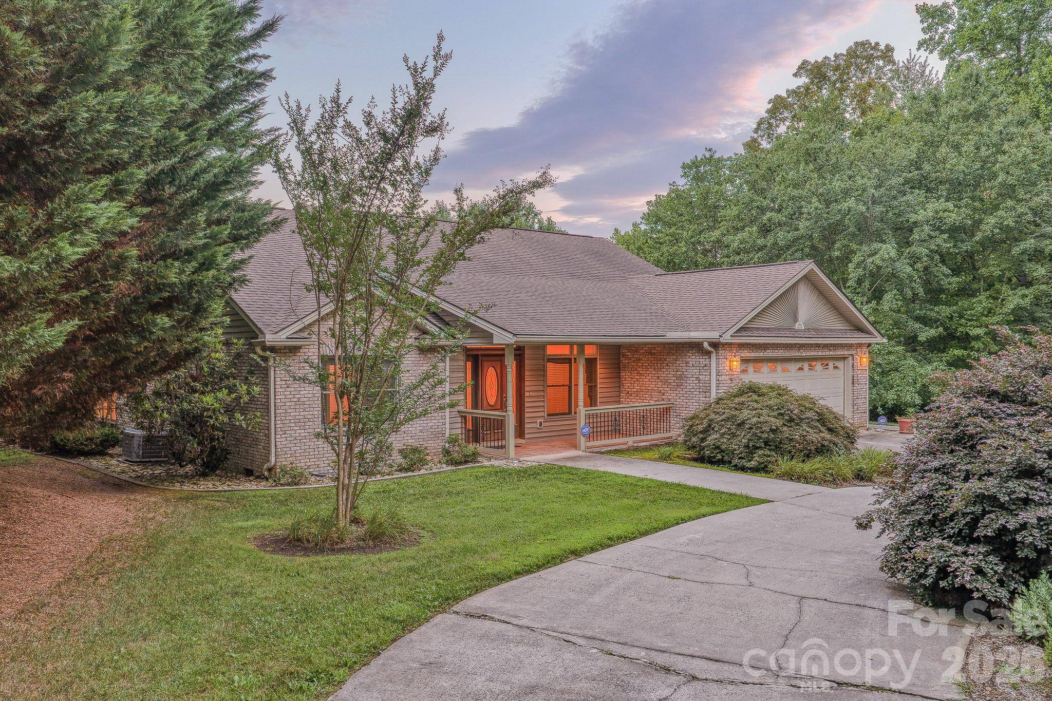 5 Kari CIR, Candler, NC 28715