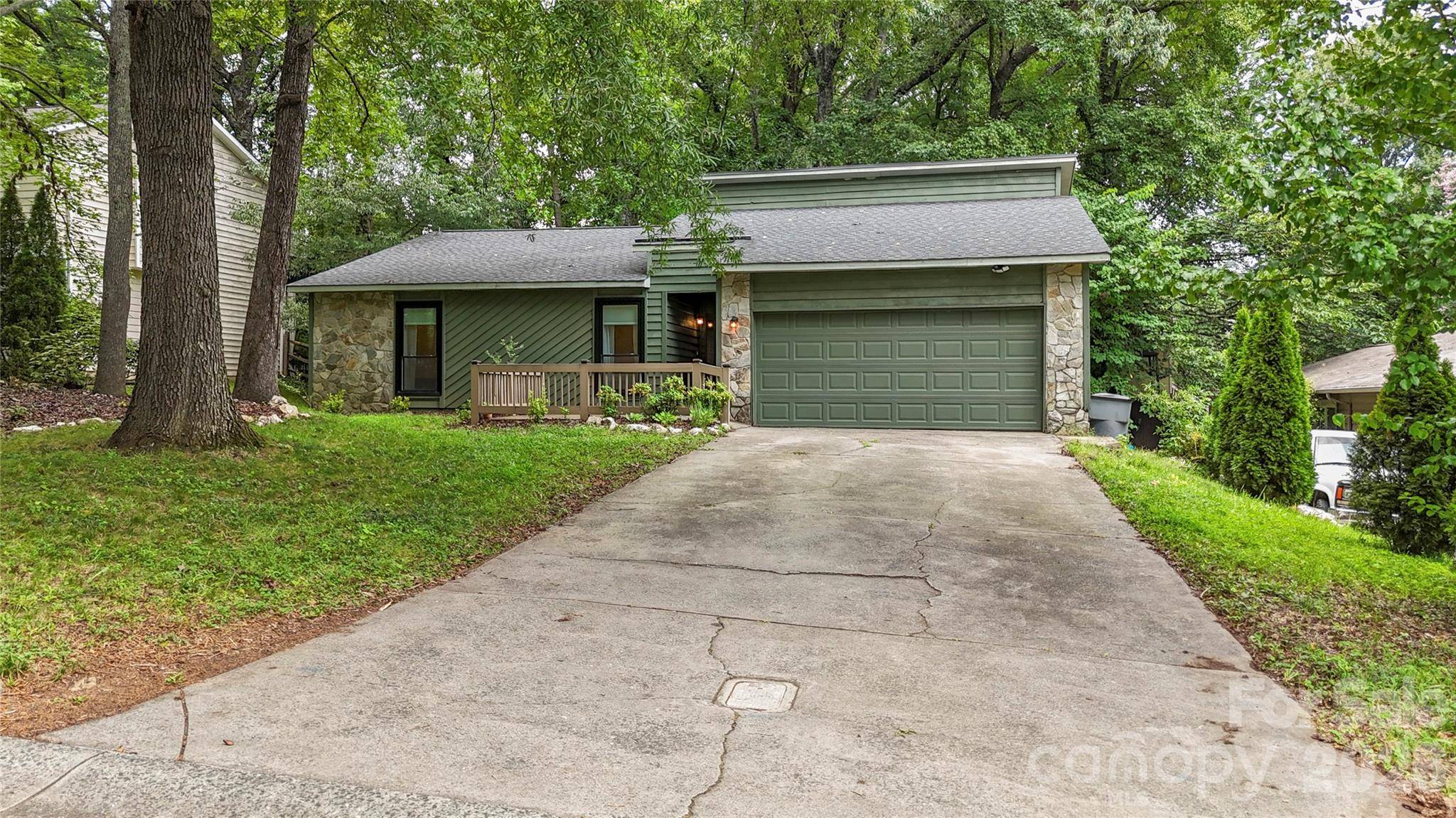 4607 Cricklewood LN, Charlotte, NC 28212