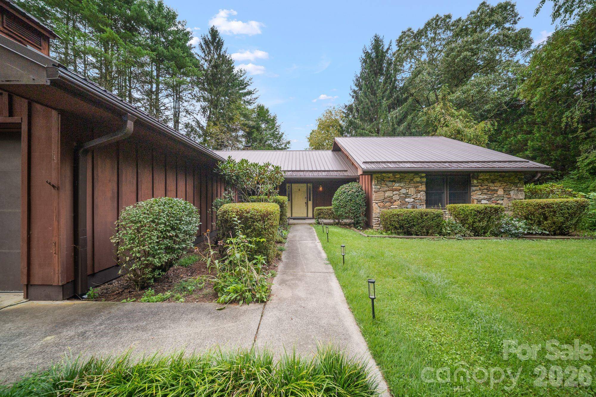 140 Redwood ST, Brevard, NC 28712