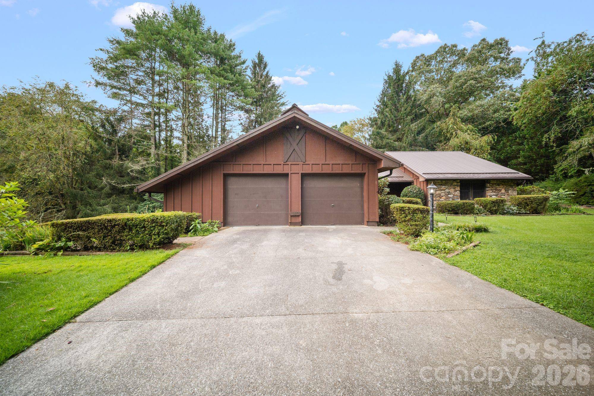 140 Redwood ST, Brevard, NC 28712