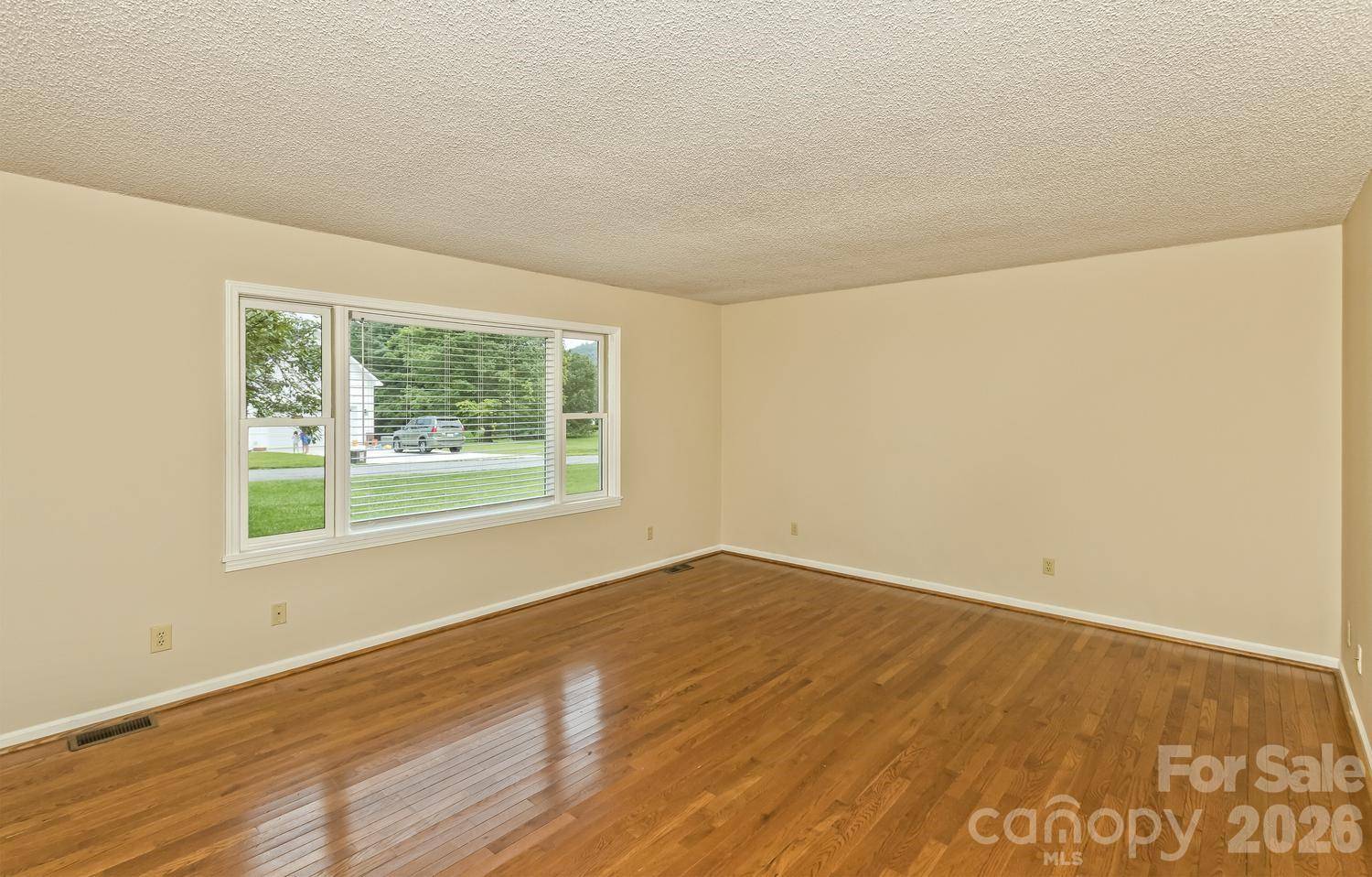 47 Cane Creek CIR, Fairview, NC 28730