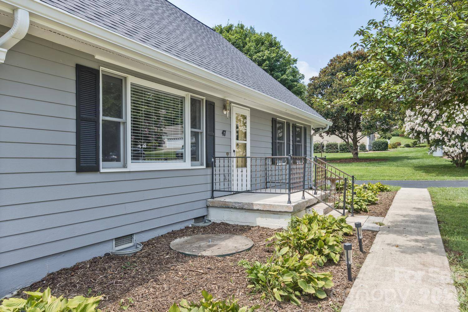 47 Cane Creek CIR, Fairview, NC 28730