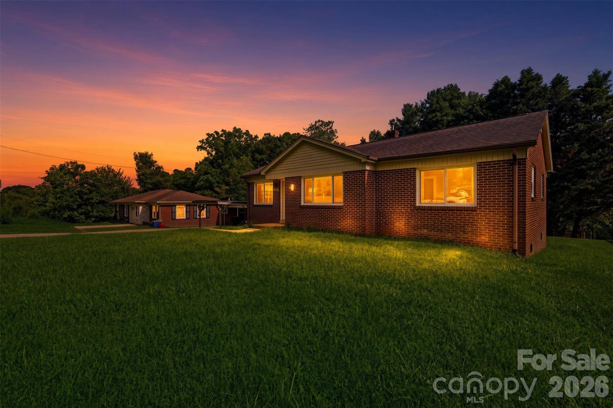 2262 9th Avenue DR NE, Hickory, NC 28601
