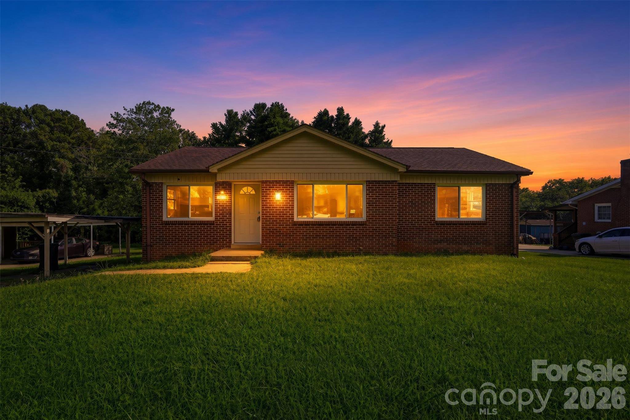 2262 9th Avenue DR NE, Hickory, NC 28601