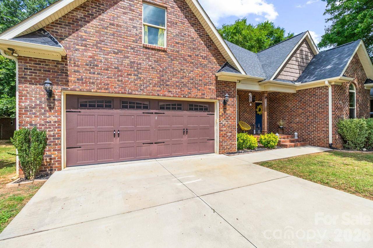 142 Bald Cypress LN, Mooresville, NC 28115