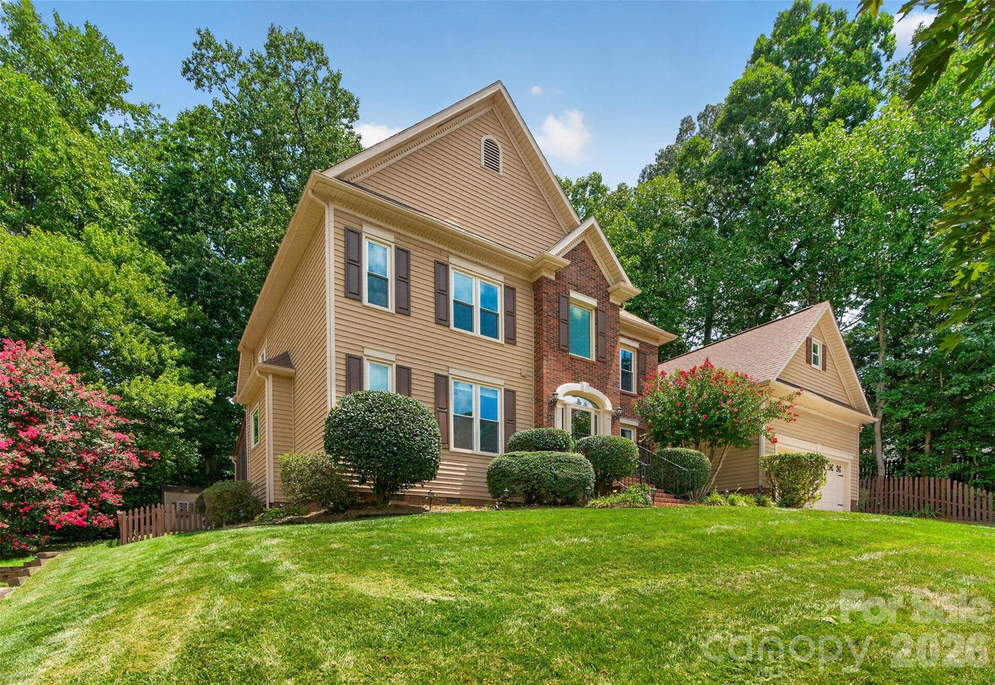 8011 Alba CT, Charlotte, NC 28269
