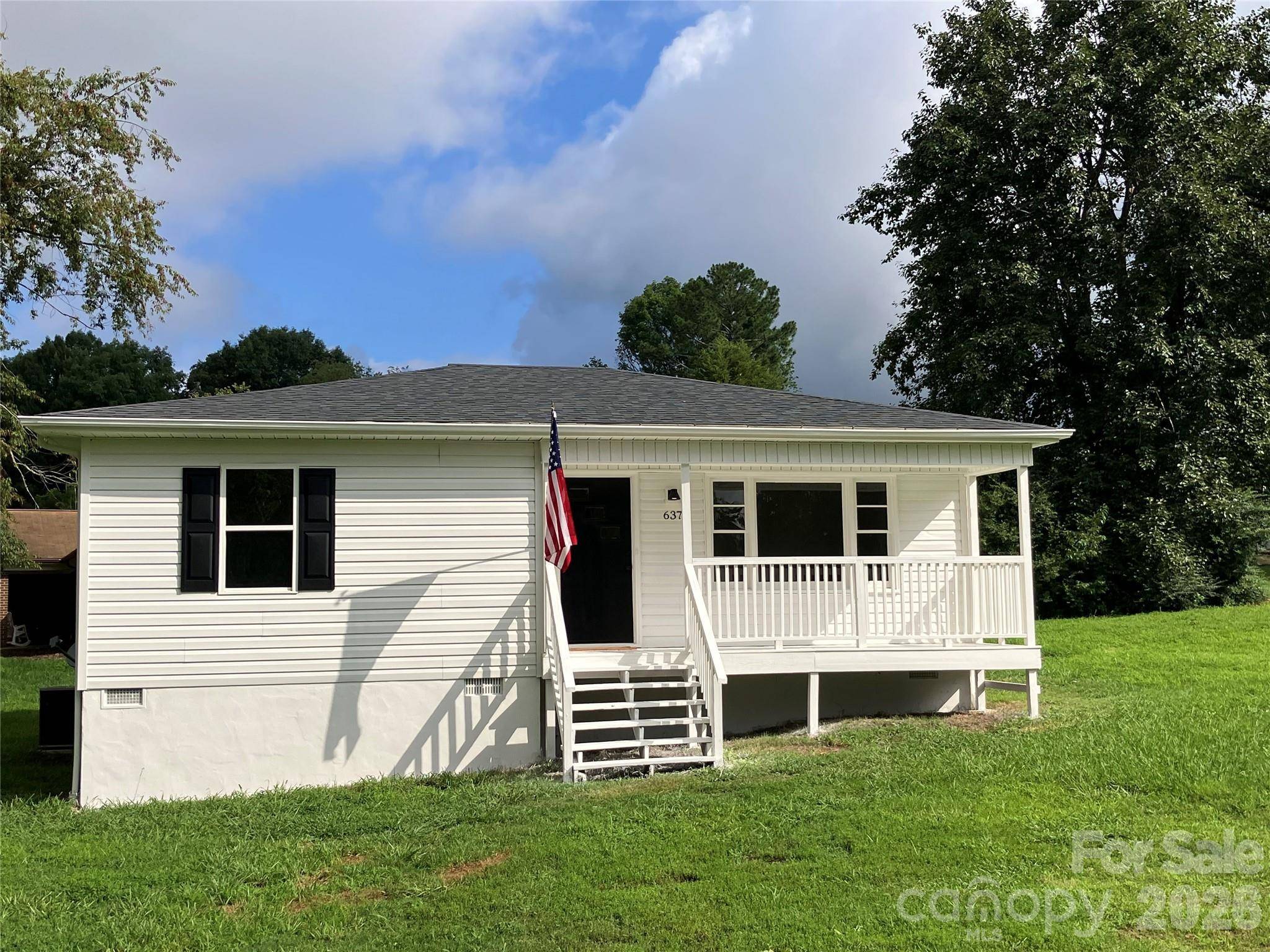 640 Hawthorne ST, Hudson, NC 28638