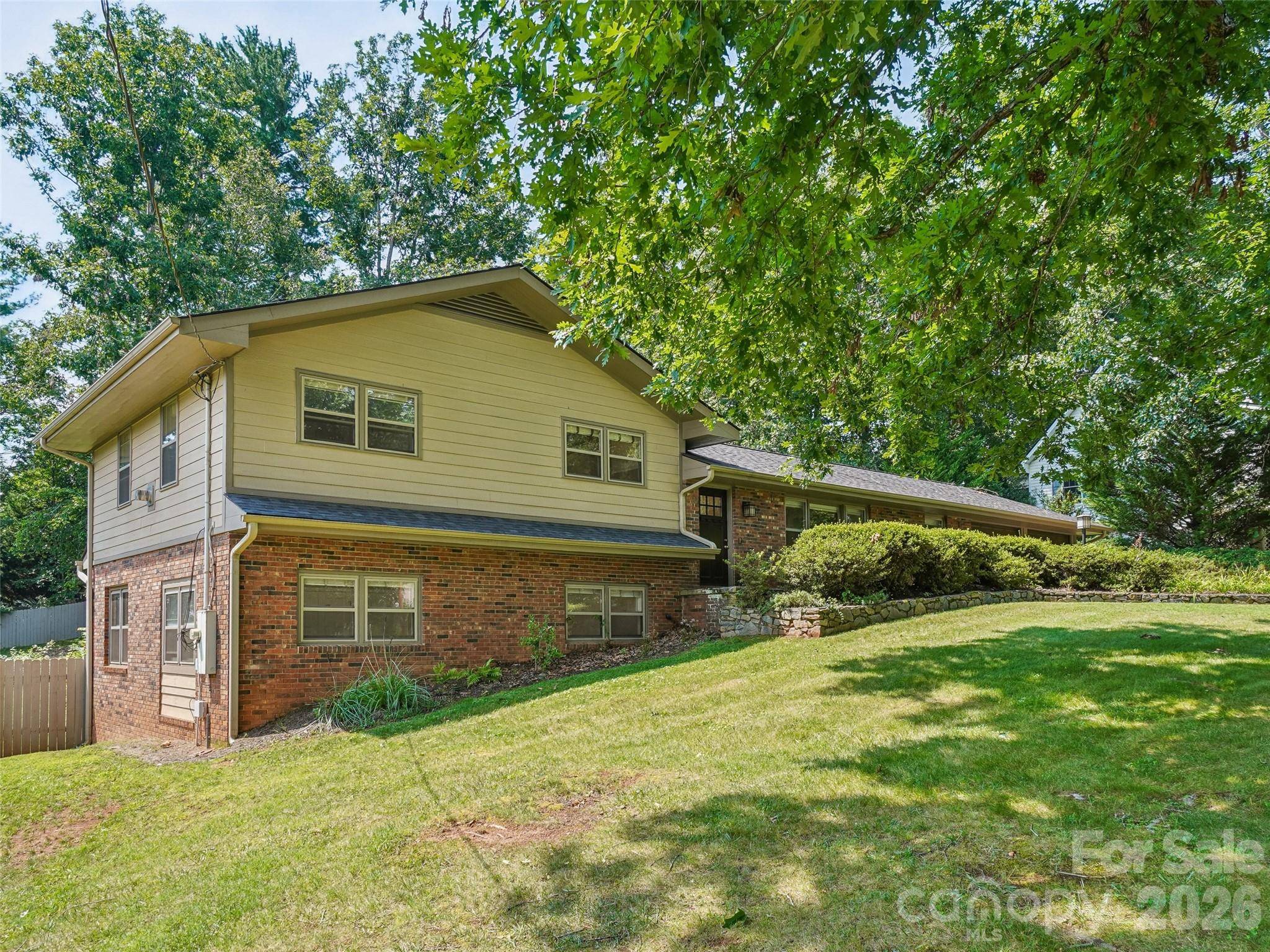 11 Ridgewood AVE, Weaverville, NC 28787