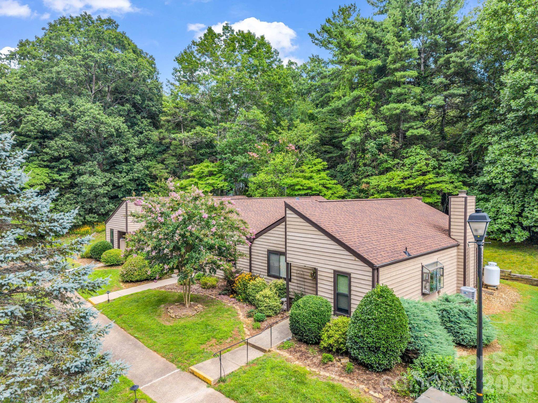 7 Woodlands DR, Black Mountain, NC 28711