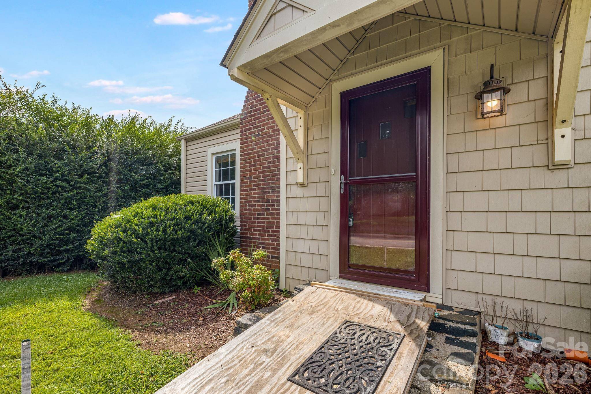 1 Hamburg Mountain RD, Weaverville, NC 28787