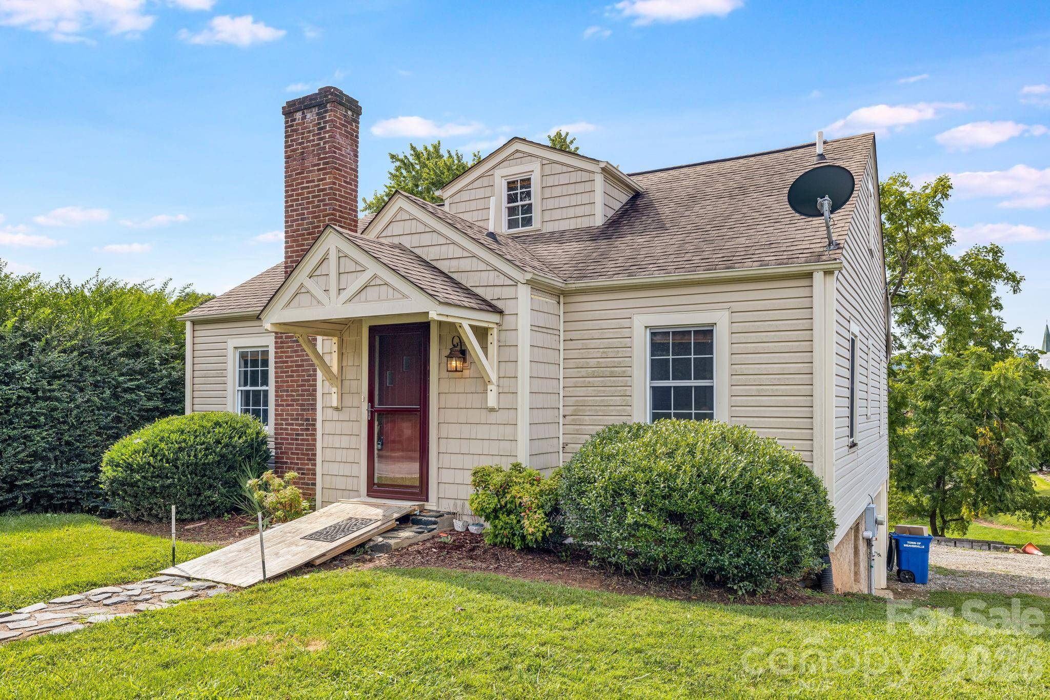 1 Hamburg Mountain RD, Weaverville, NC 28787