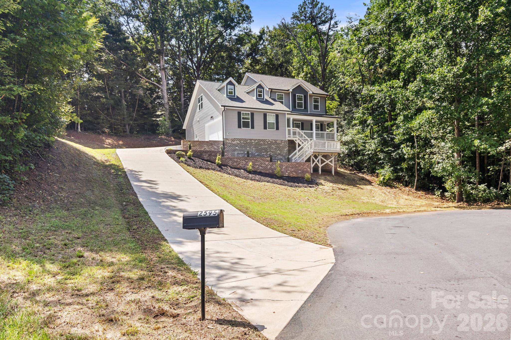 2595 Henry Falls DR, Hickory, NC 28602