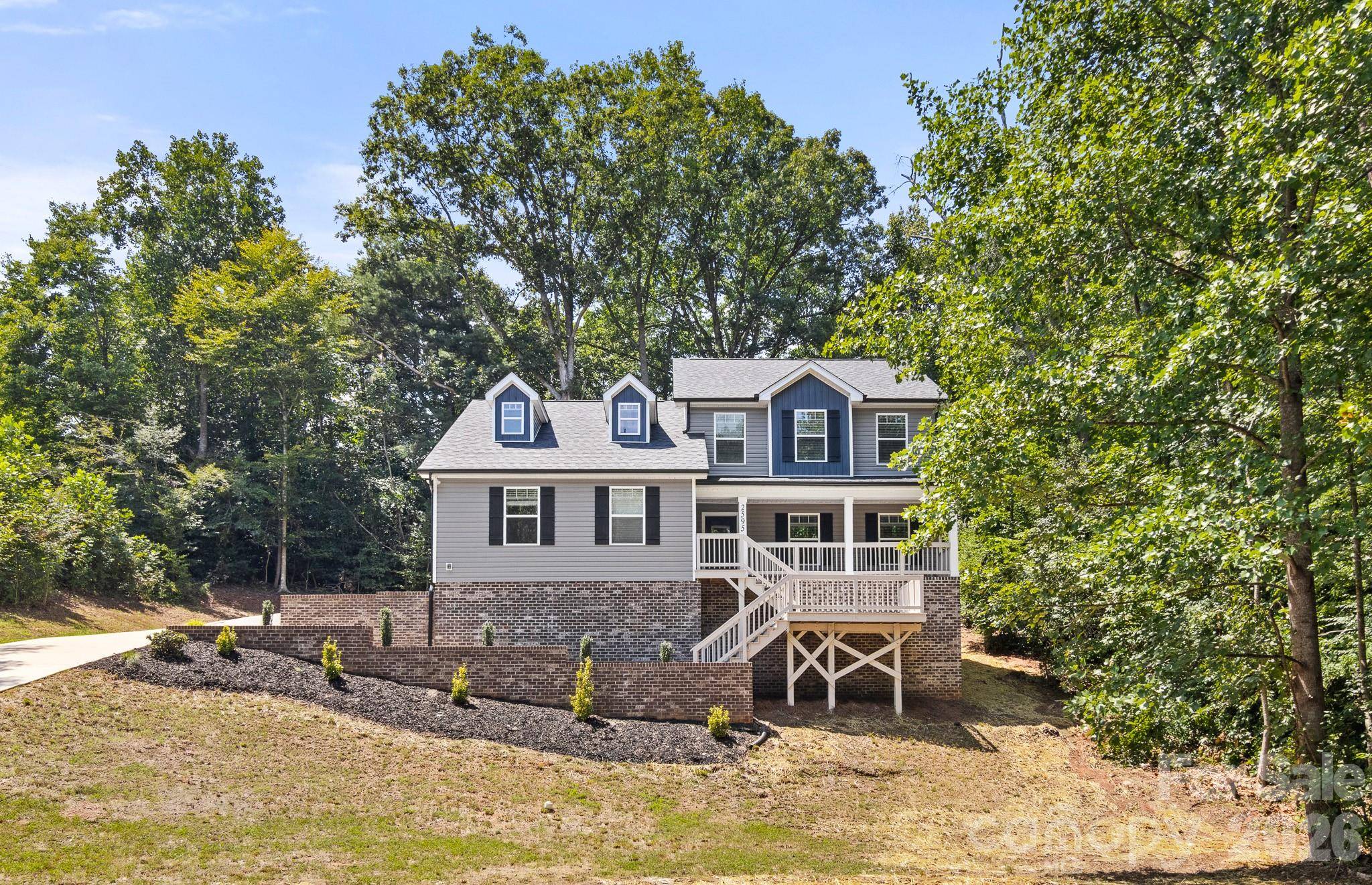 2595 Henry Falls DR, Hickory, NC 28602