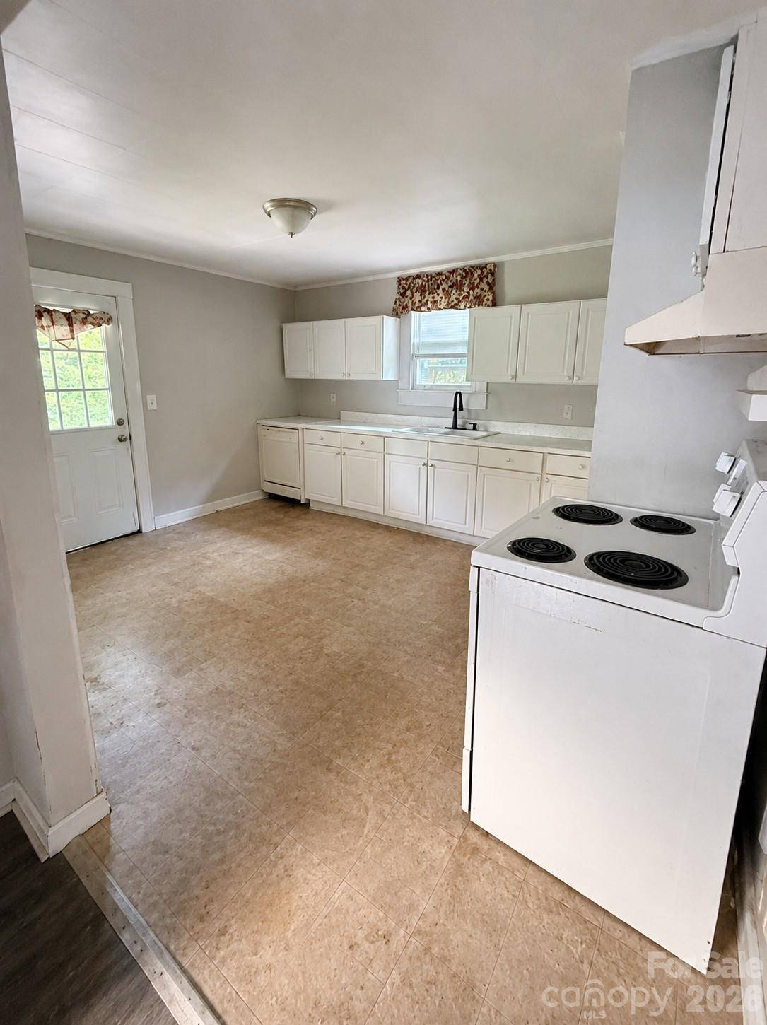 77 Archer ST, Granite Falls, NC 28630